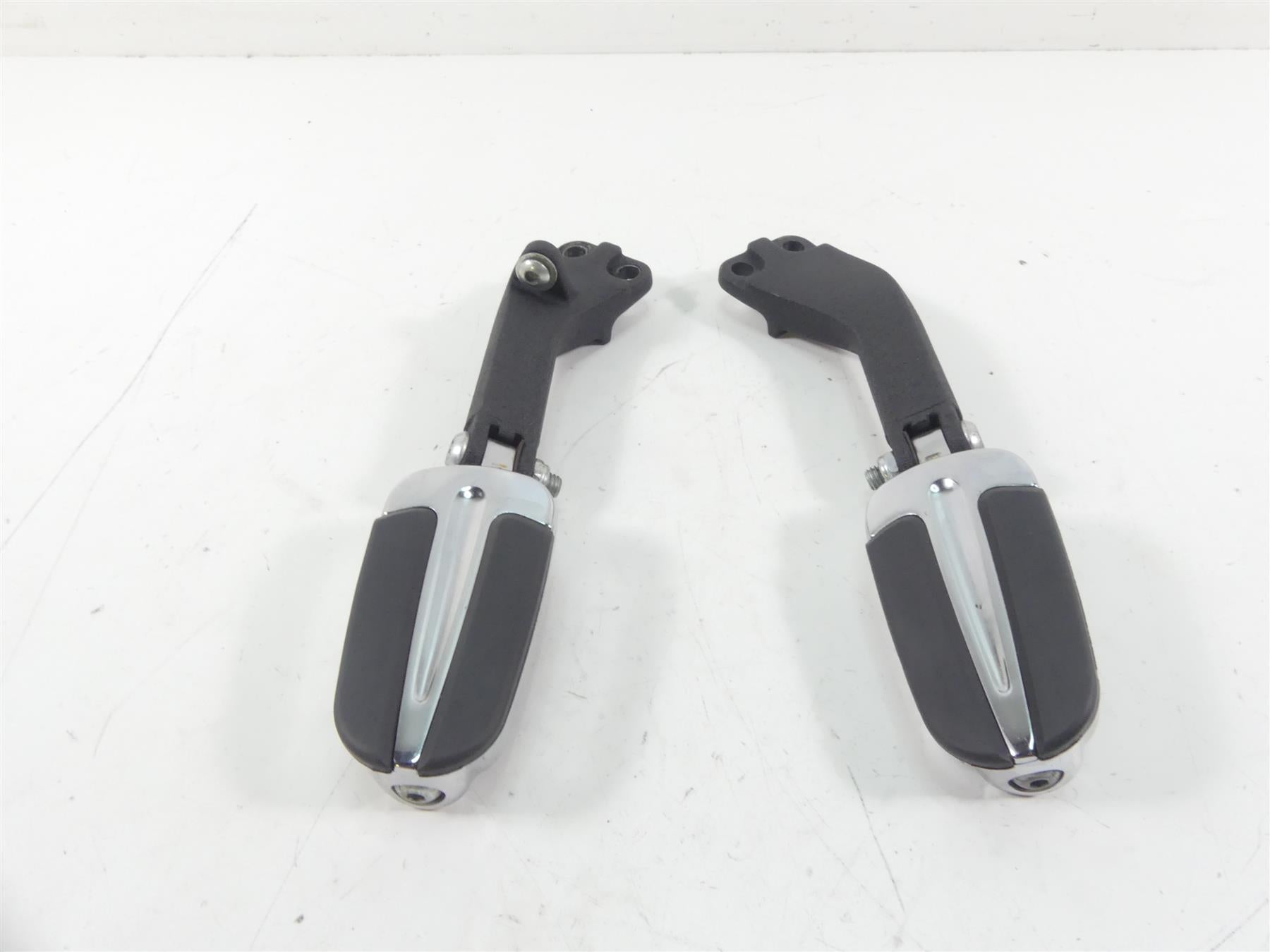 2013 Harley FXDWG Dyna Wide Glide Passenger Footpeg Set 49230-06 9224-06A {{ shop.shopifyCountryName }} - Mototech271