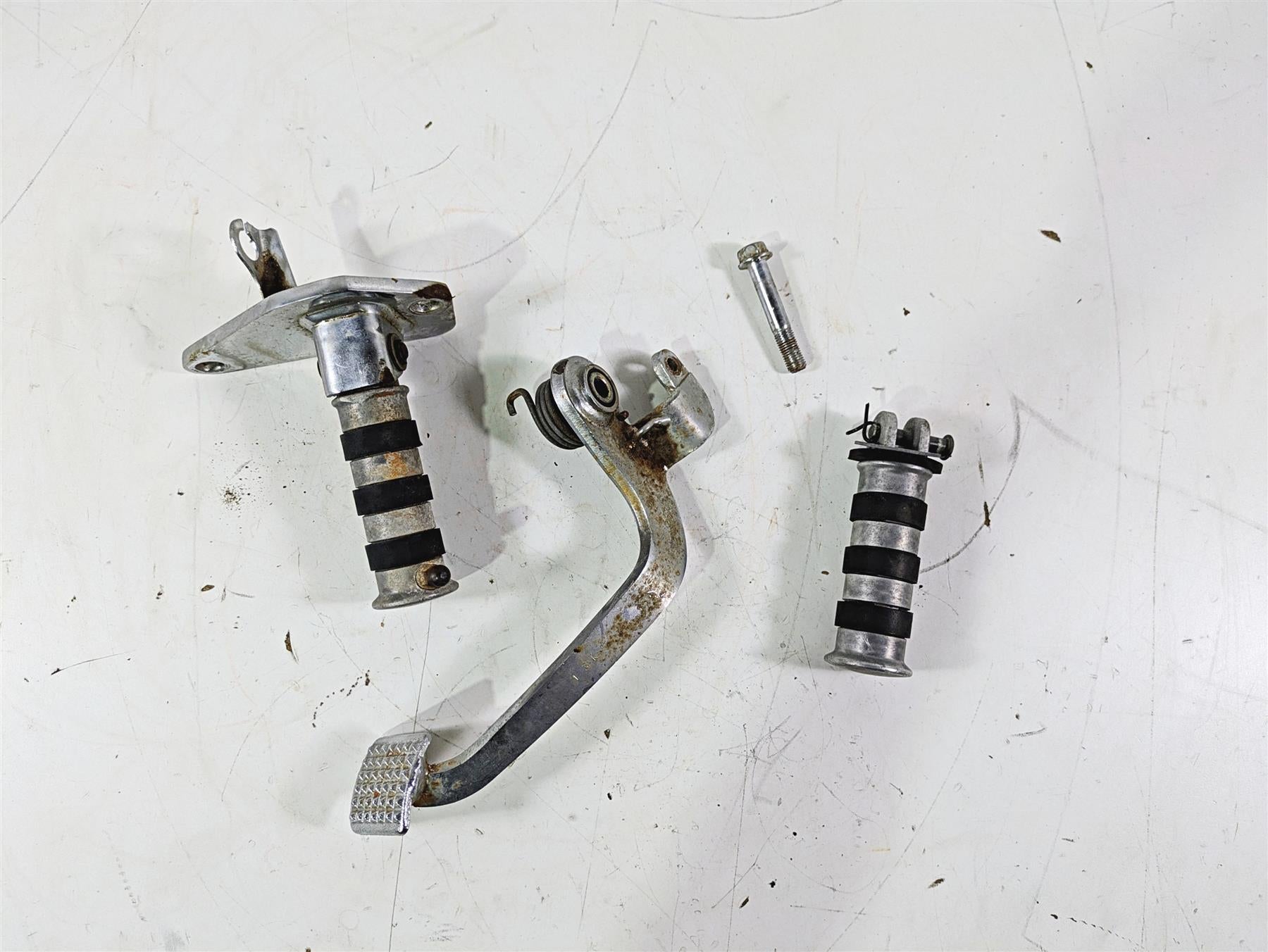 2002 Honda VT1100 Shadow Sabre Right Foot Pegs & Brake Pedal Set 50615-MCK-A00 {{ shop.shopifyCountryName }} - Mototech271