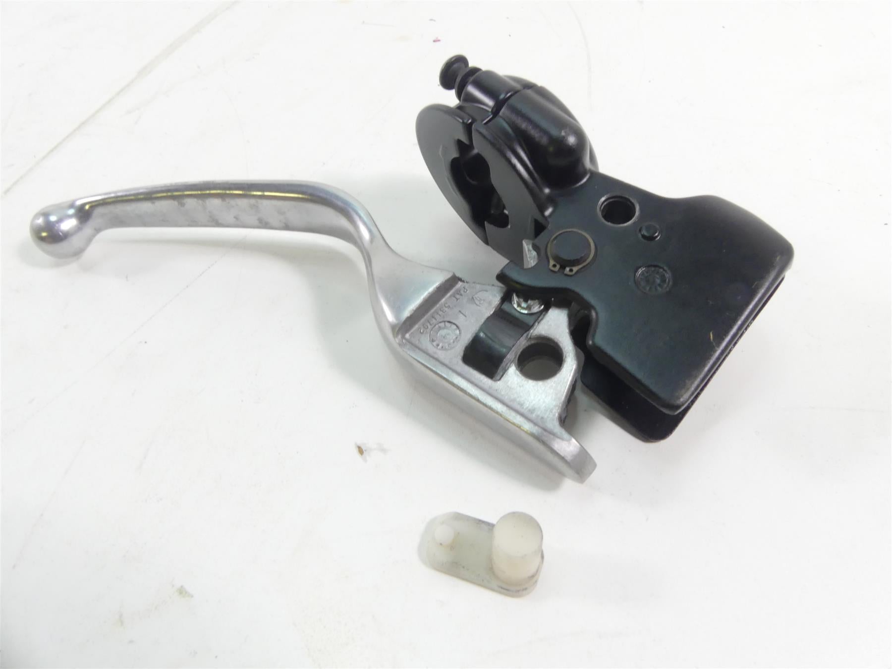 2010 Harley Touring FLHX Street Glide Clutch Perch & Lever 38700-08 {{ shop.shopifyCountryName }} - Mototech271