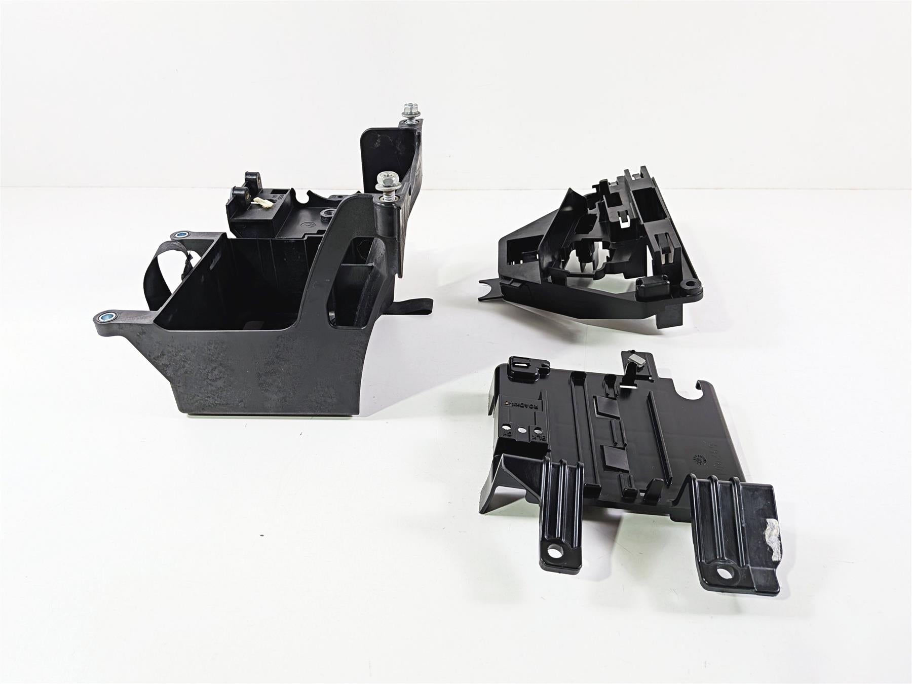 2018 Harley Touring FLHTCU Electra Glide Battery Electrical Holder Set 66000010A-Mototech271