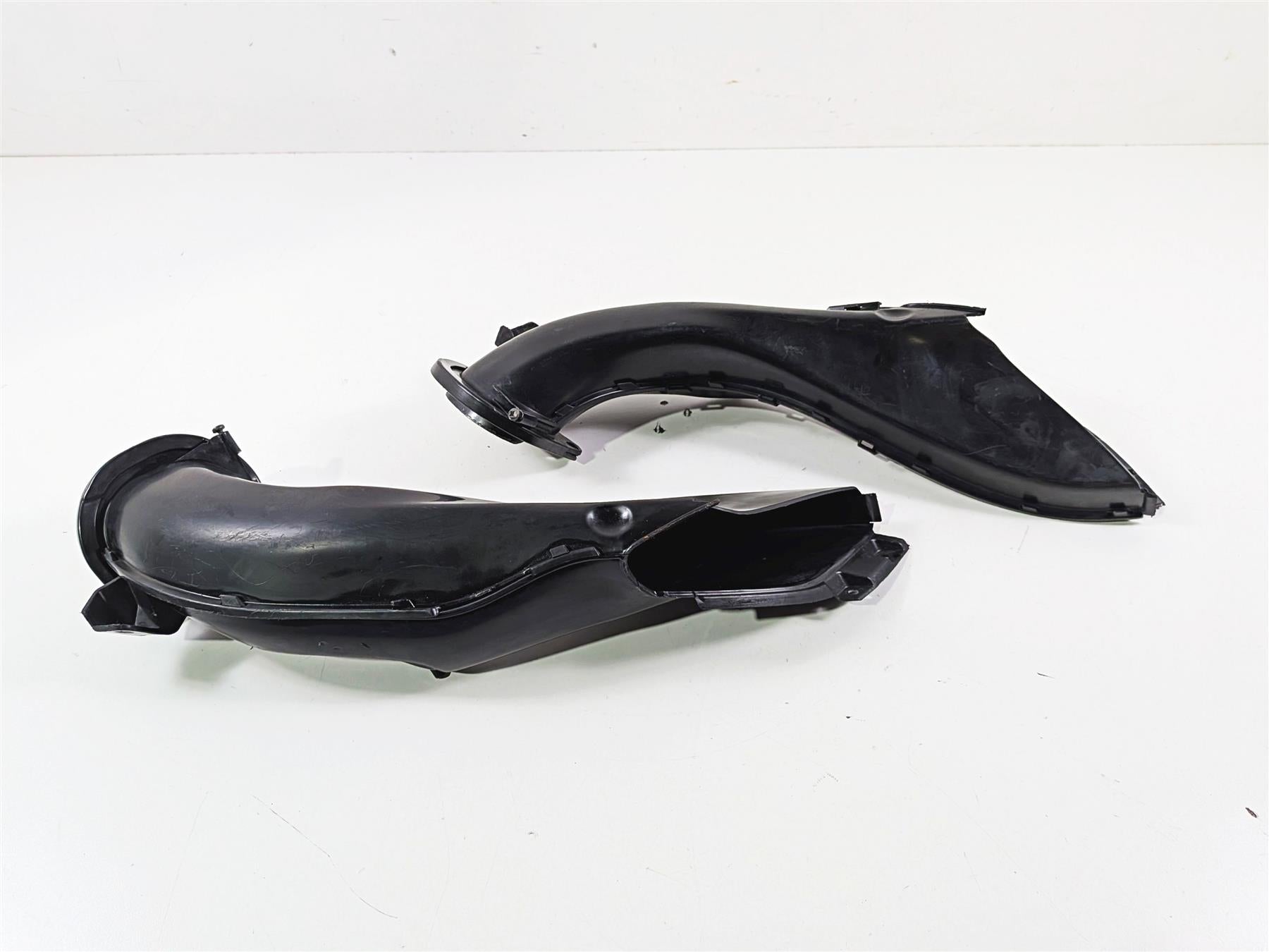 2018 Aprilia RSV4 RR Air Intake Scoop Ram Set 2B001921 858818 2B001922 858907 {{ shop.shopifyCountryName }} - Mototech271