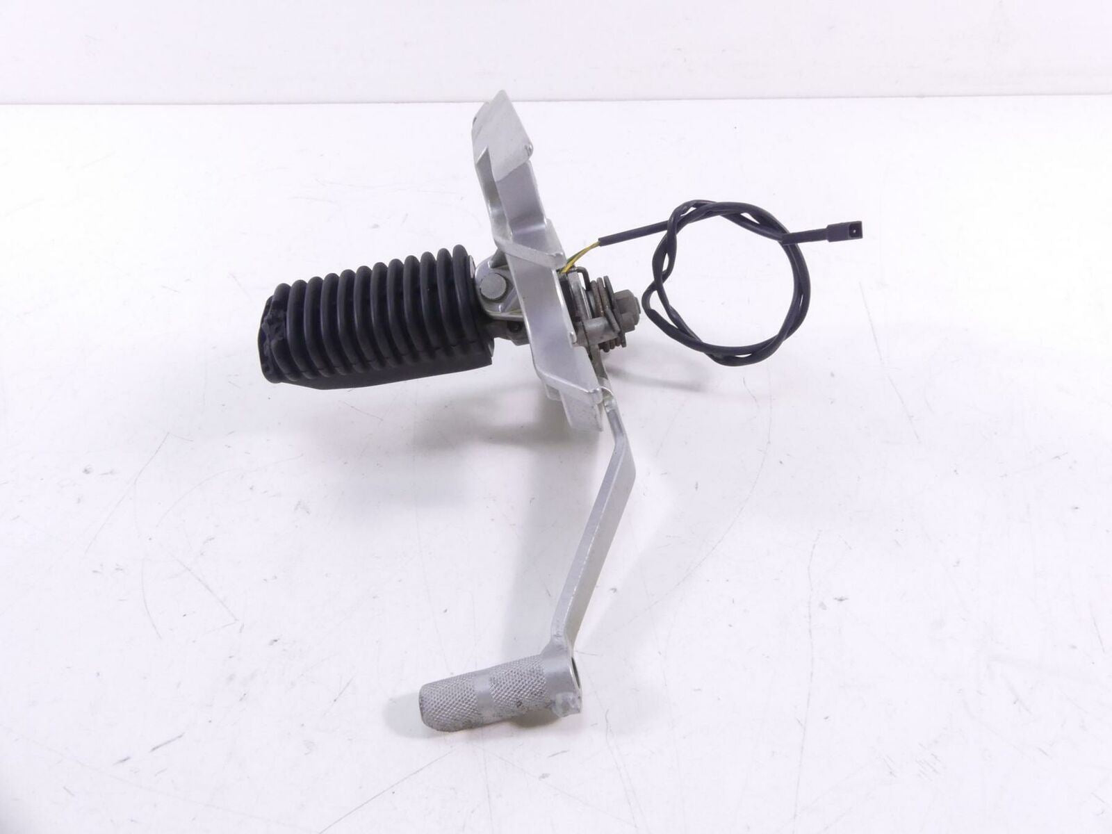 1995 BMW R1100RS 259S Right Front Foopeg & Brake Pedal 46712311640 {{ shop.shopifyCountryName }} - Mototech271