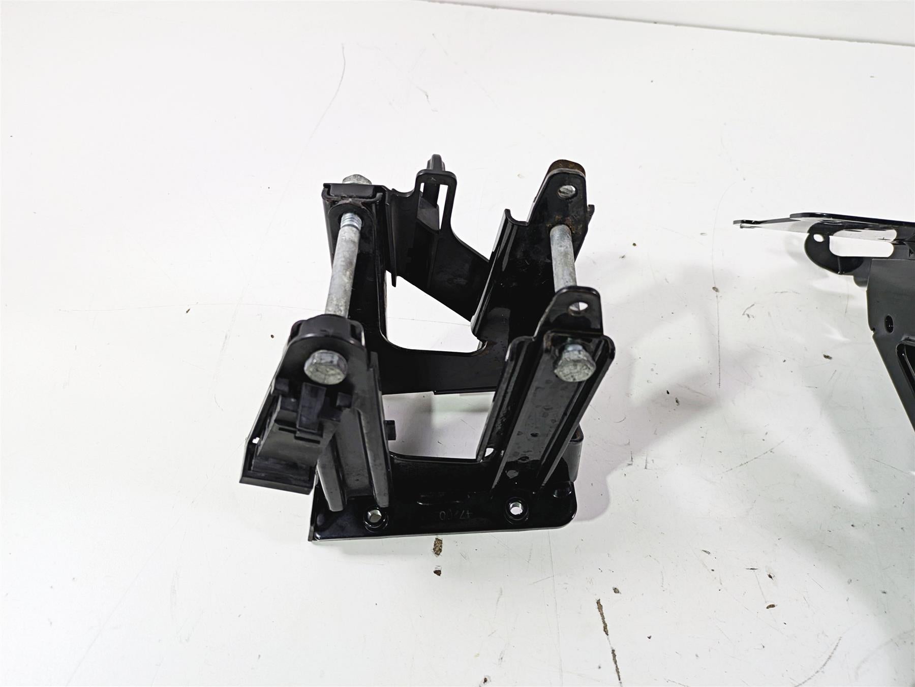 2016 Harley Touring FLTRX Road Glide Front Fairing Mount Carrier Set 47200217 {{ shop.shopifyCountryName }} - Mototech271