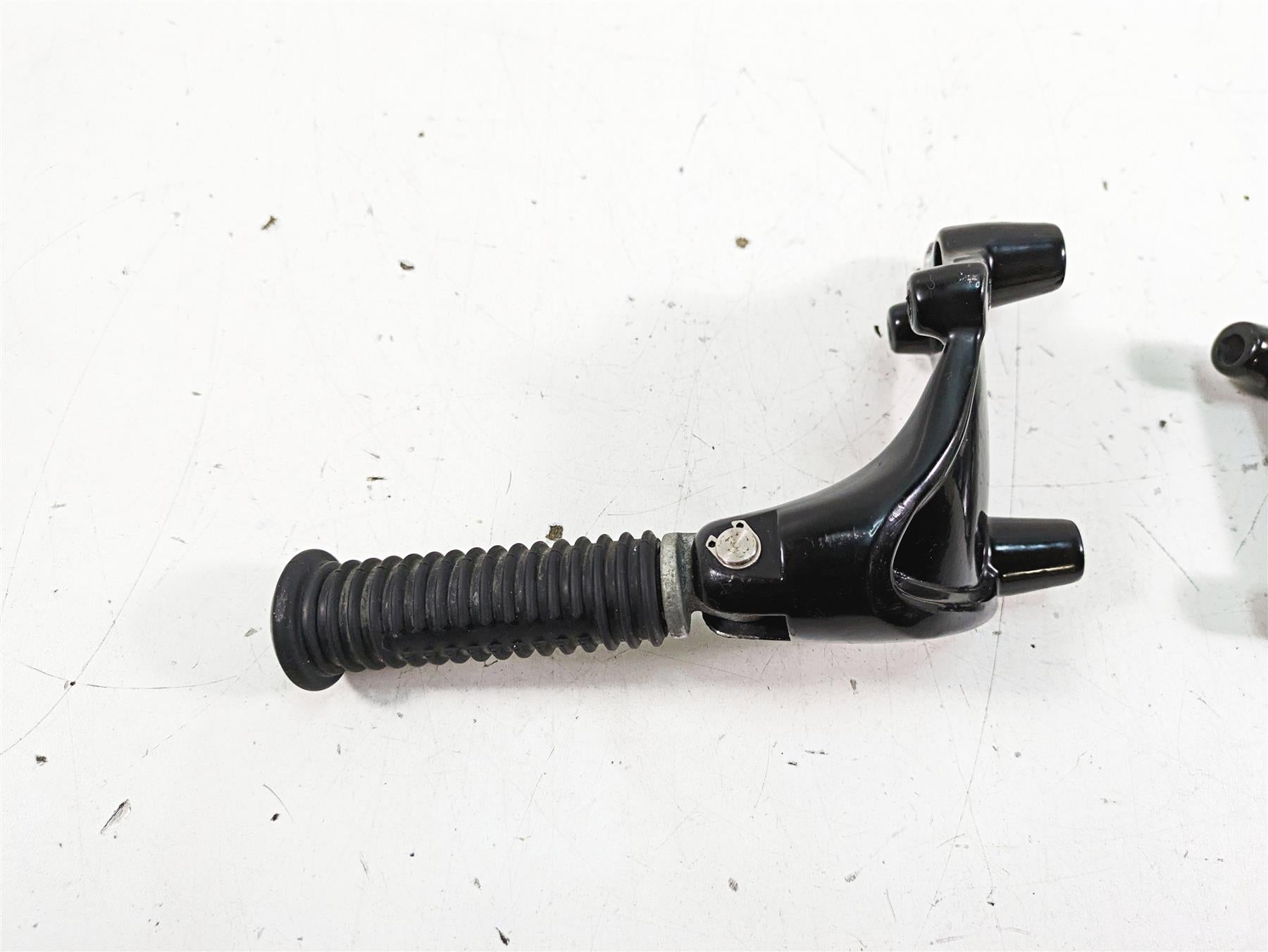 2019 Harley XL883N Sportster Iron Rear Passenger Footpeg Set 49315-04 50500233 {{ shop.shopifyCountryName }} - Mototech271