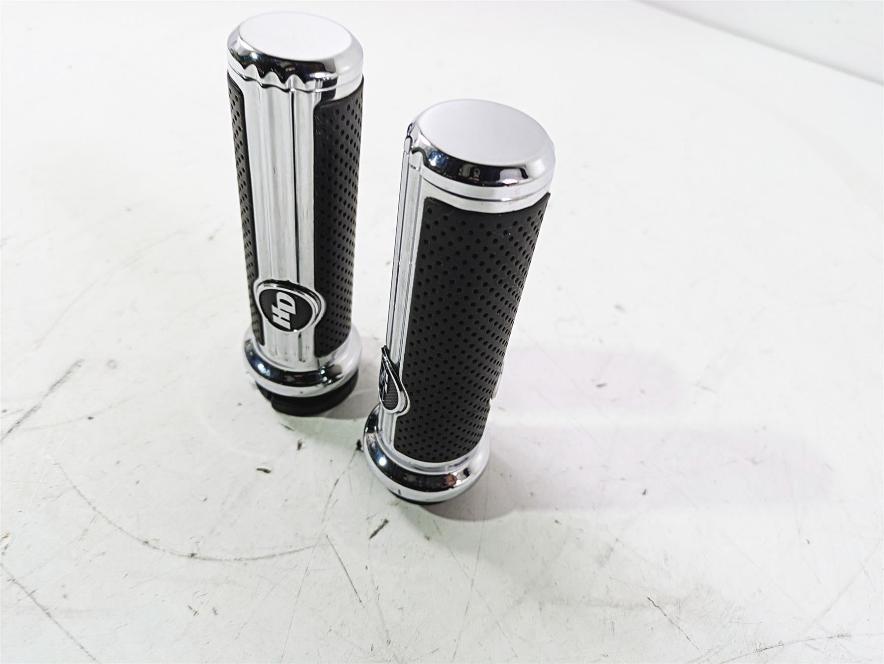 2015 Harley Touring FLHTKL E -Glide Low Defiance Hand Grips Set 56100158 {{ shop.shopifyCountryName }} - Mototech271
