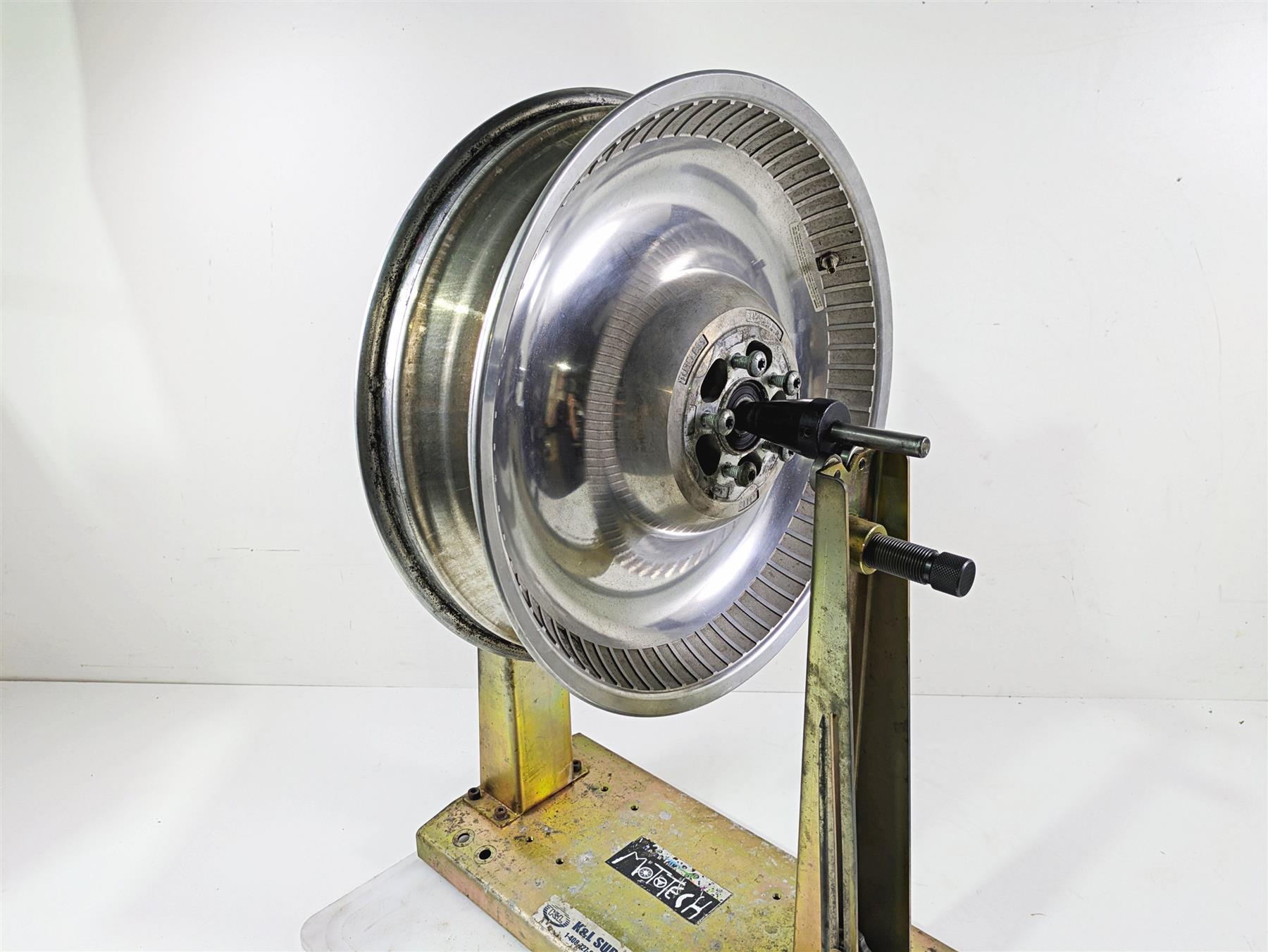 2004 Harley Softail FXSTDI Deuce Straight Rear Wheel Rim Solid 17x4.5 41074-00 {{ shop.shopifyCountryName }} - Mototech271