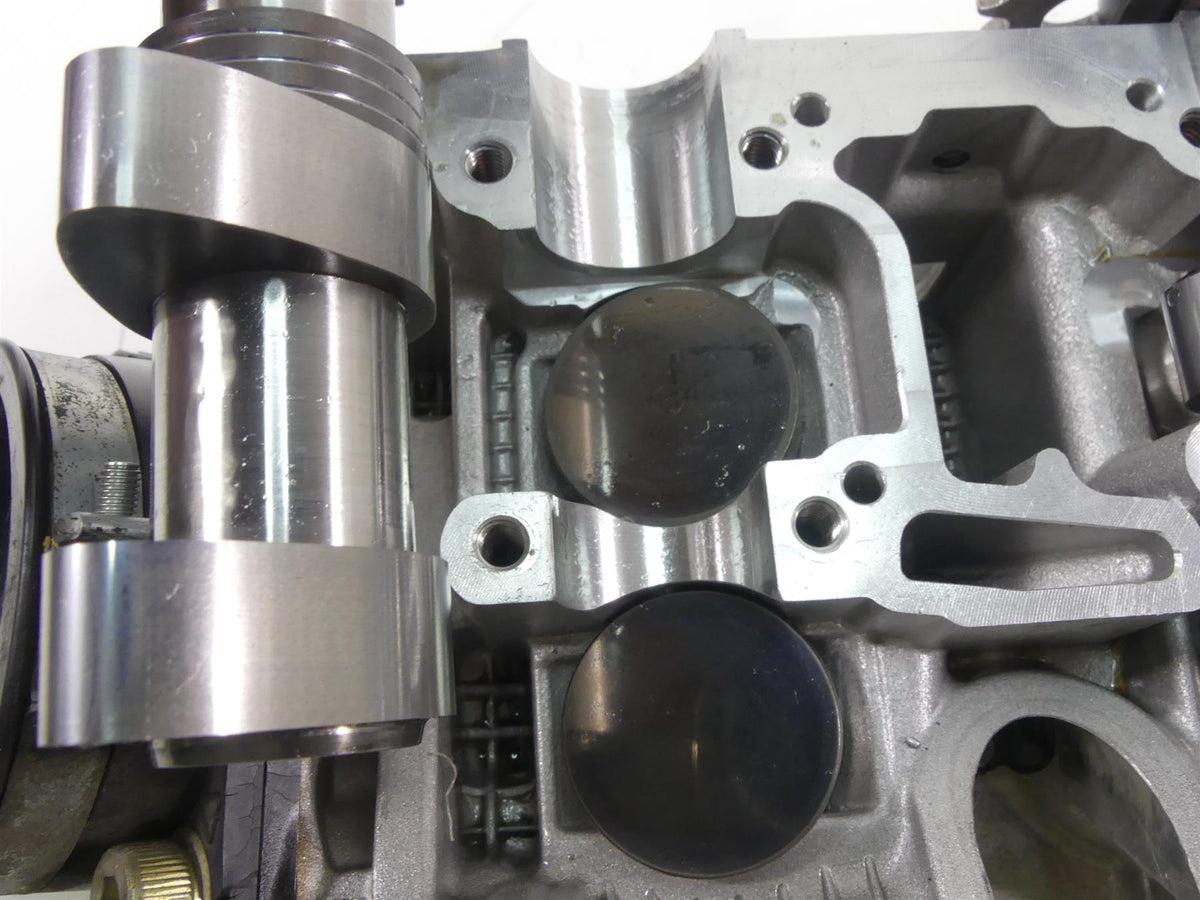 2004 Aprilia RSV1000 R Mille Front Cylinderhead Cylinder Head AP0613465 {{ shop.shopifyCountryName }} - Mototech271