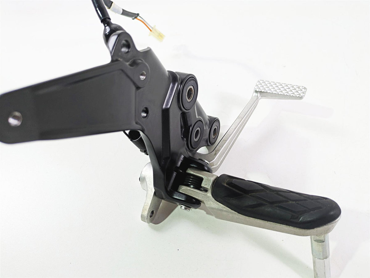 2023 Suzuki GSX1300 RR Hayabusa Right Front Footpeg & Brake Pedal 43510-10L00 {{ shop.shopifyCountryName }} - Mototech271