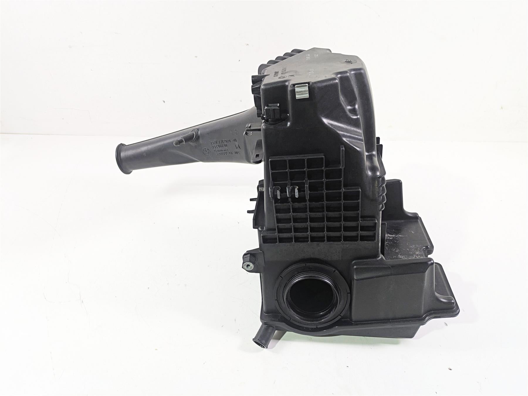 2010 BMW R1200GS K25 Air Box + Tubes & Front Air Ram 13717720354 {{ shop.shopifyCountryName }} - Mototech271