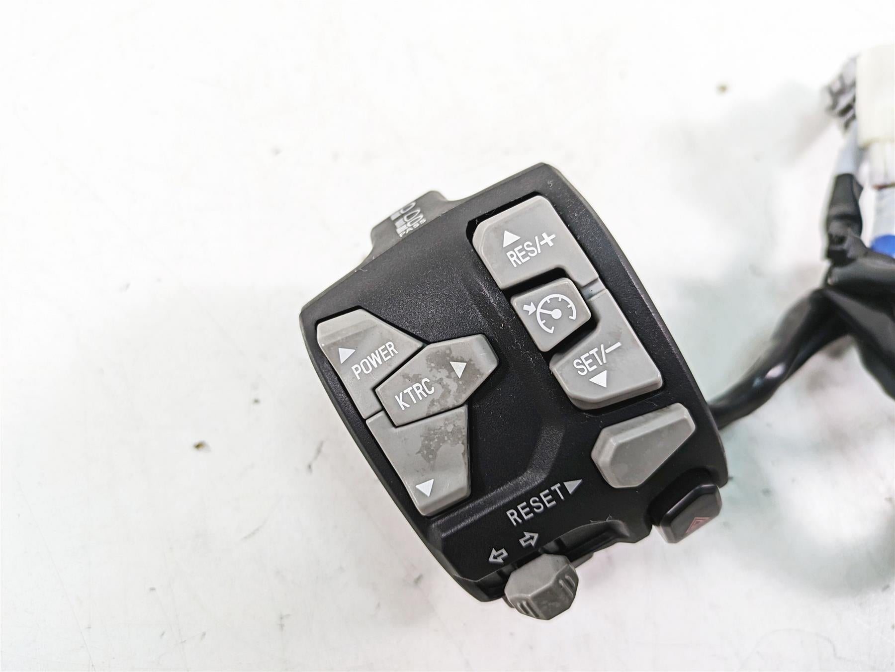 2018 Kawasaki ZX1002 Ninja H2 SX Left Cruise Control Switch - Read 46091-0435 {{ shop.shopifyCountryName }} - Mototech271