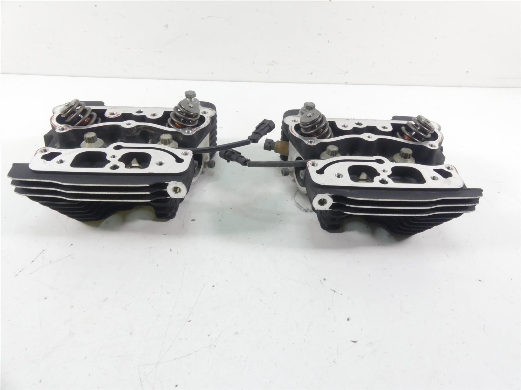 2015 Harley FXDF Dyna Fat Bob Cylinderhead Cylinder Head 103ci Set 17193-06 {{ shop.shopifyCountryName }} - Mototech271