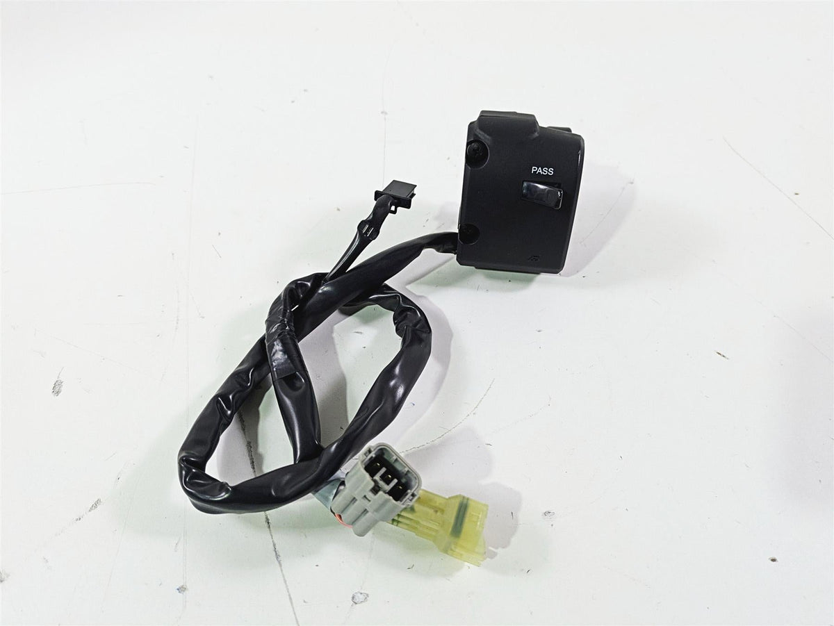 2022 Kawasaki ZR900RS Cafe Left Hand Turn Signal Light Control Switch 46091-0618 {{ shop.shopifyCountryName }} - Mototech271