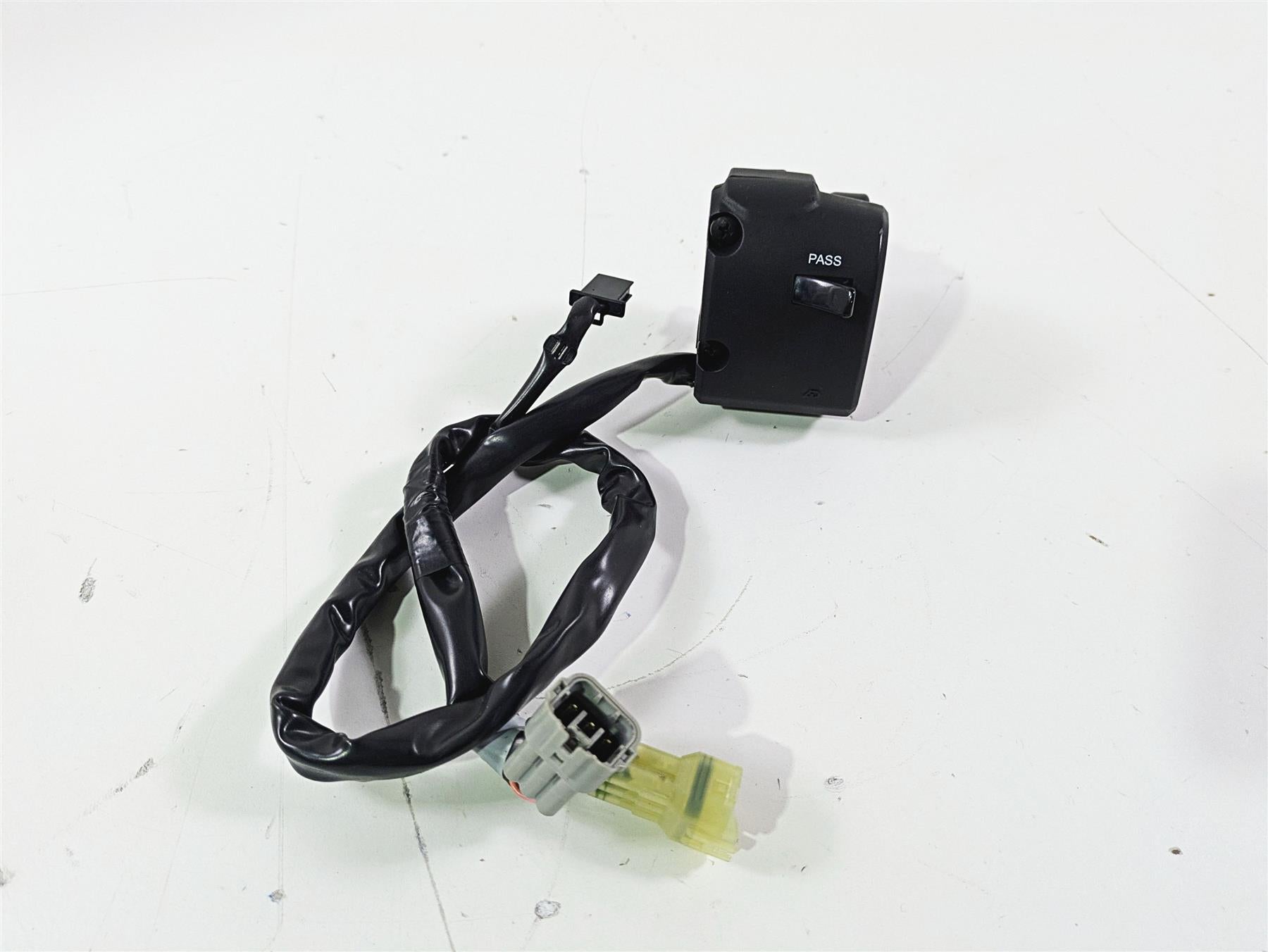 2022 Kawasaki ZR900RS Cafe Left Hand Turn Signal Light Control Switch 46091-0618 {{ shop.shopifyCountryName }} - Mototech271