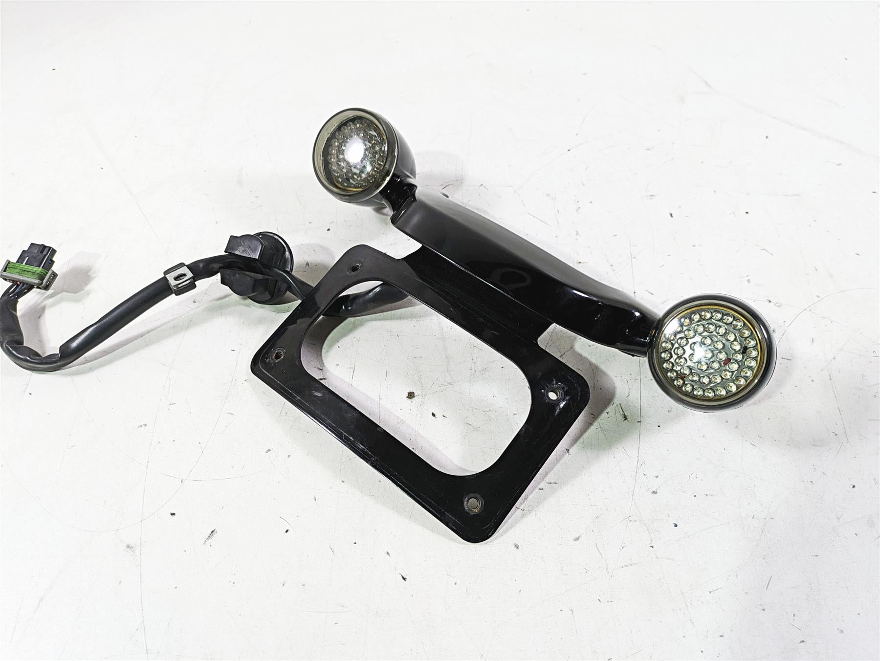 2015 Harley Touring FLHXS Street Glide Rear Led Blinker Turn Signal Bar 73314-10