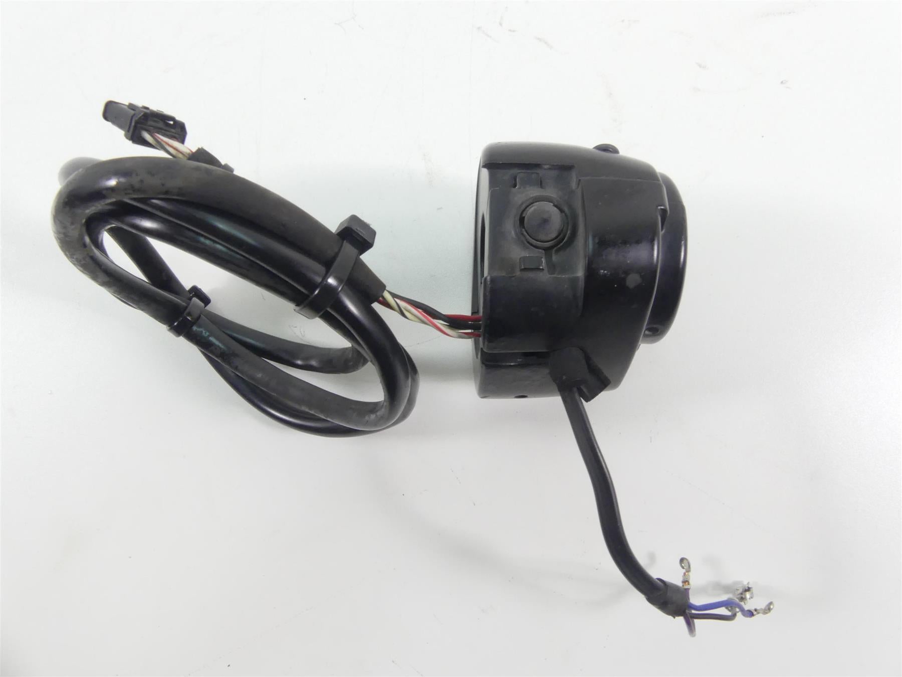 2016 Harley FXDL Dyna Low Rider Left Hand Blinker Light Control Switch 71500372 {{ shop.shopifyCountryName }} - Mototech271