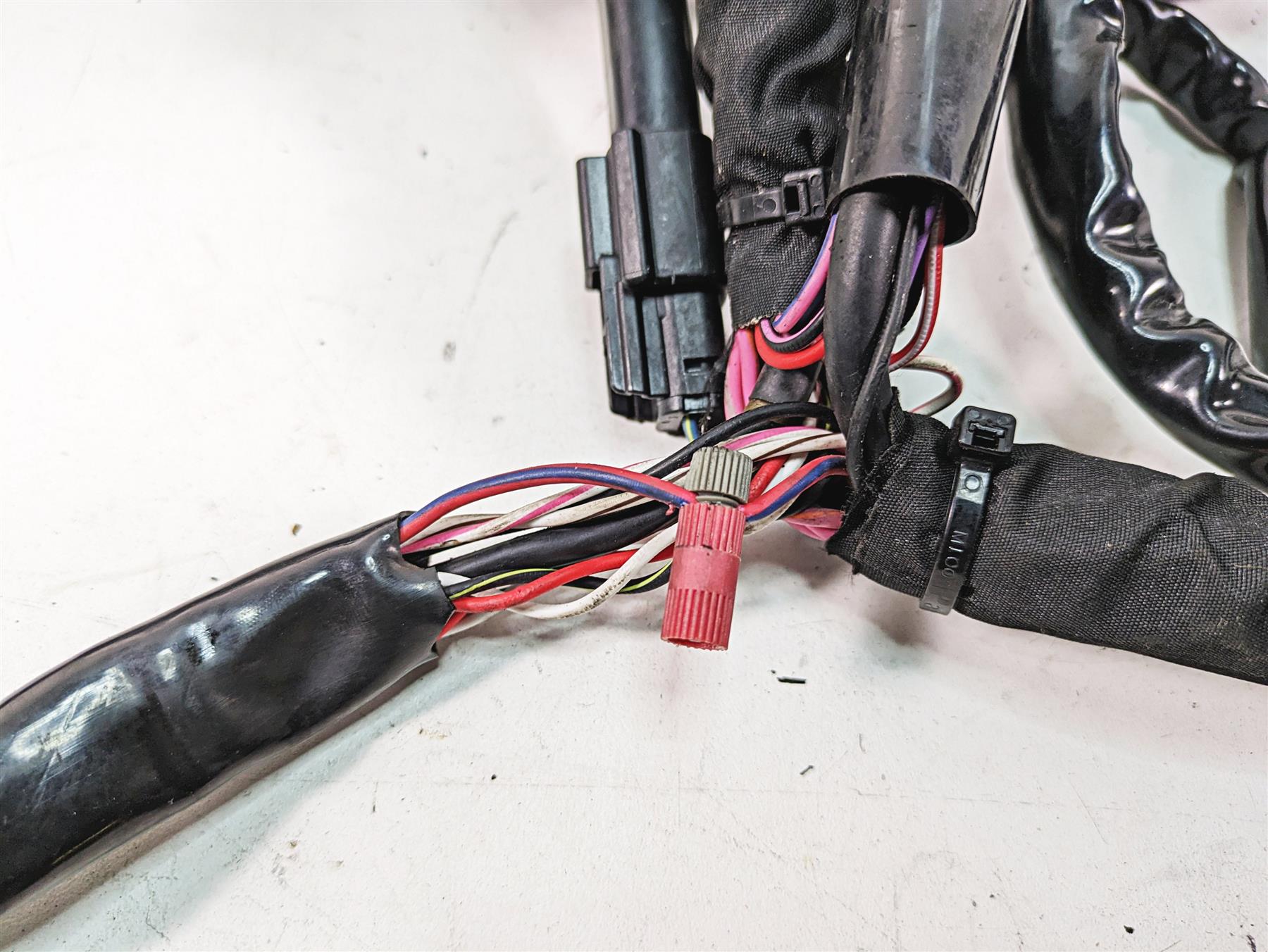 2018 Harley Touring FLHXSE CVO Street Glide Wiring Harness Loom -Read 69201727 {{ shop.shopifyCountryName }} - Mototech271