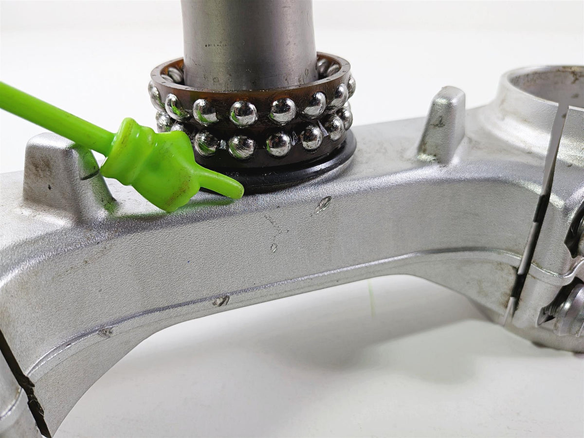 2023 BMW F850GS K81 Lower Triple Tree Steering Clamp 8565018 31428565020 {{ shop.shopifyCountryName }} - Mototech271