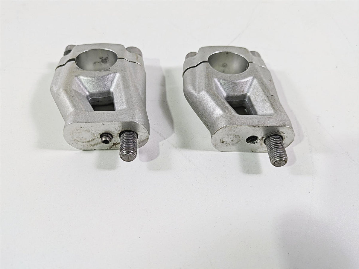 2015 Triumph Tiger Explorer XC Oem Handlebar Riser Holder Set T2040813 {{ shop.shopifyCountryName }} - Mototech271