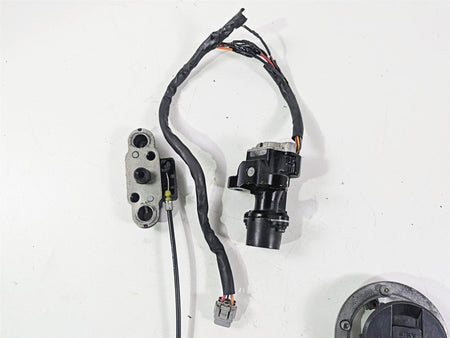 2006 Suzuki GSXR1000 K6 Ignition Switch Key Lock Set READ 37101-40820 {{ shop.shopifyCountryName }} - Mototech271