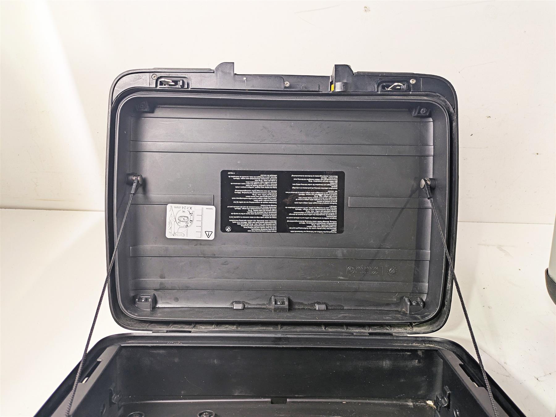 2010 BMW R1200GS K25 Vario Case Saddlebag Set - No Locks 71607670828 71607692173 {{ shop.shopifyCountryName }} - Mototech271