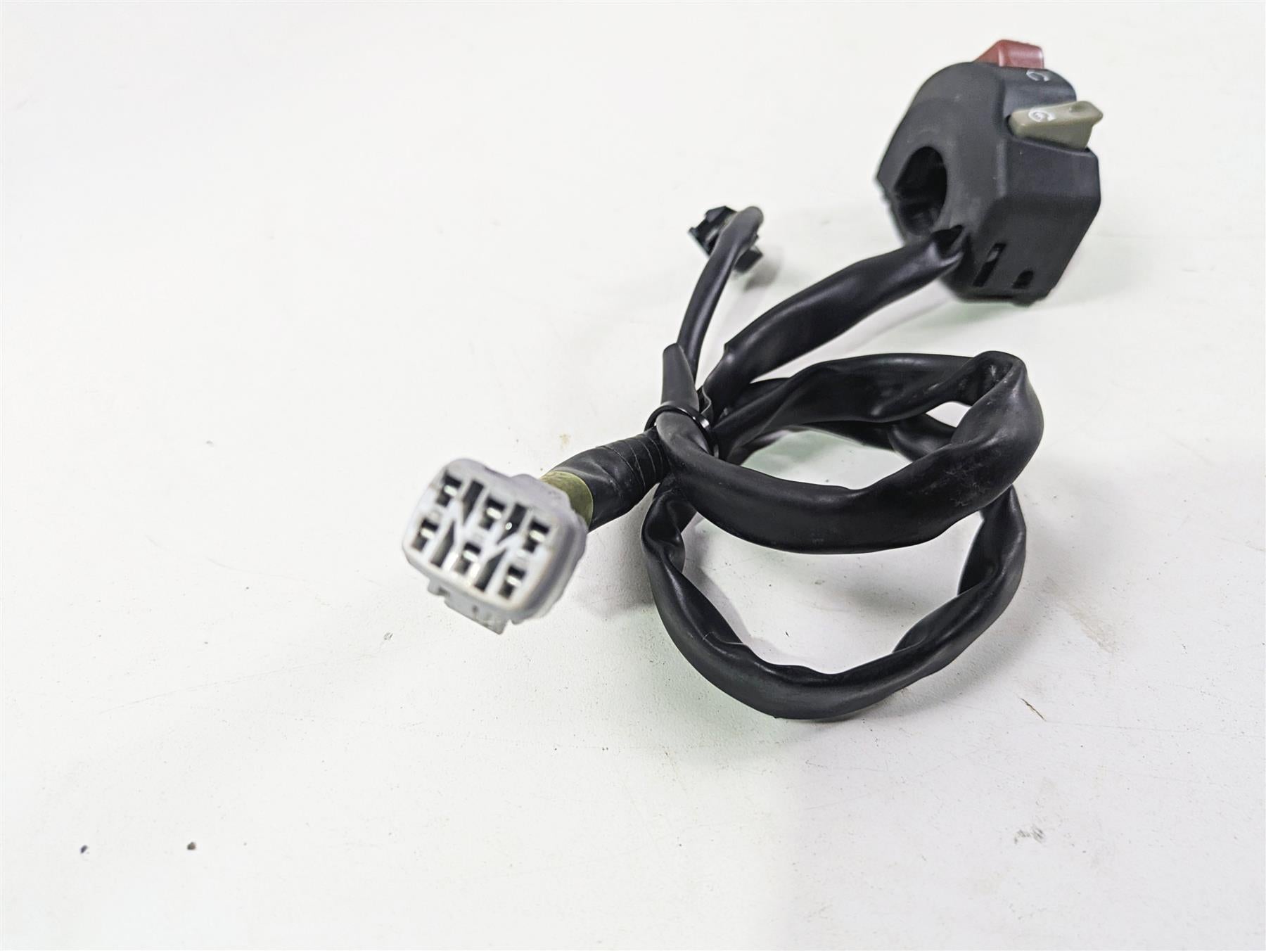 2024 Kawasaki ZX6R ZX636 Ninja Right Hand Control Switch Start Kill 46091-0625 {{ shop.shopifyCountryName }} - Mototech271