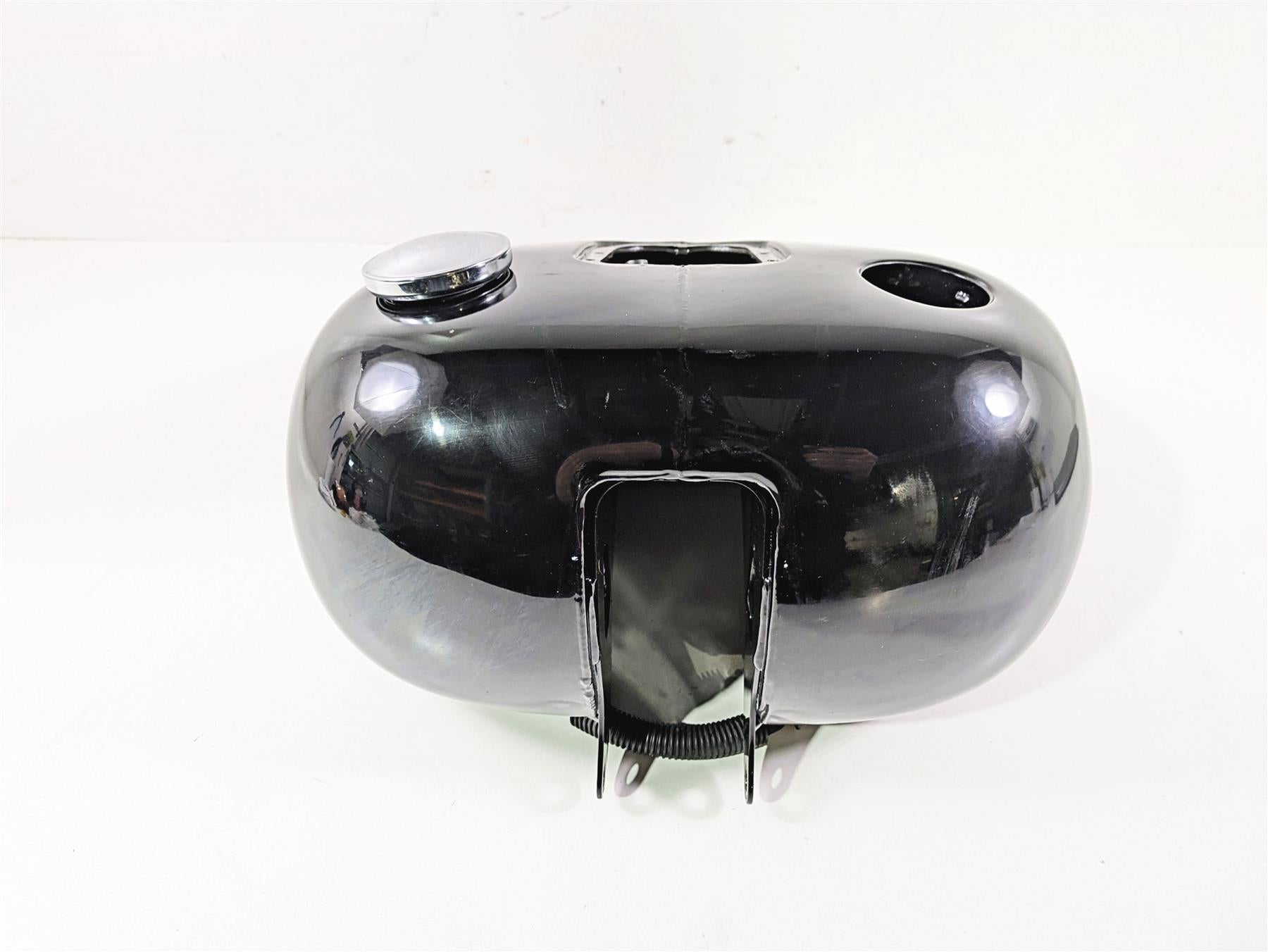 2014 Harley FLS Softail Slim Fuel Gas Petrol Tank Reservoir - Dent 61625-11 {{ shop.shopifyCountryName }} - Mototech271
