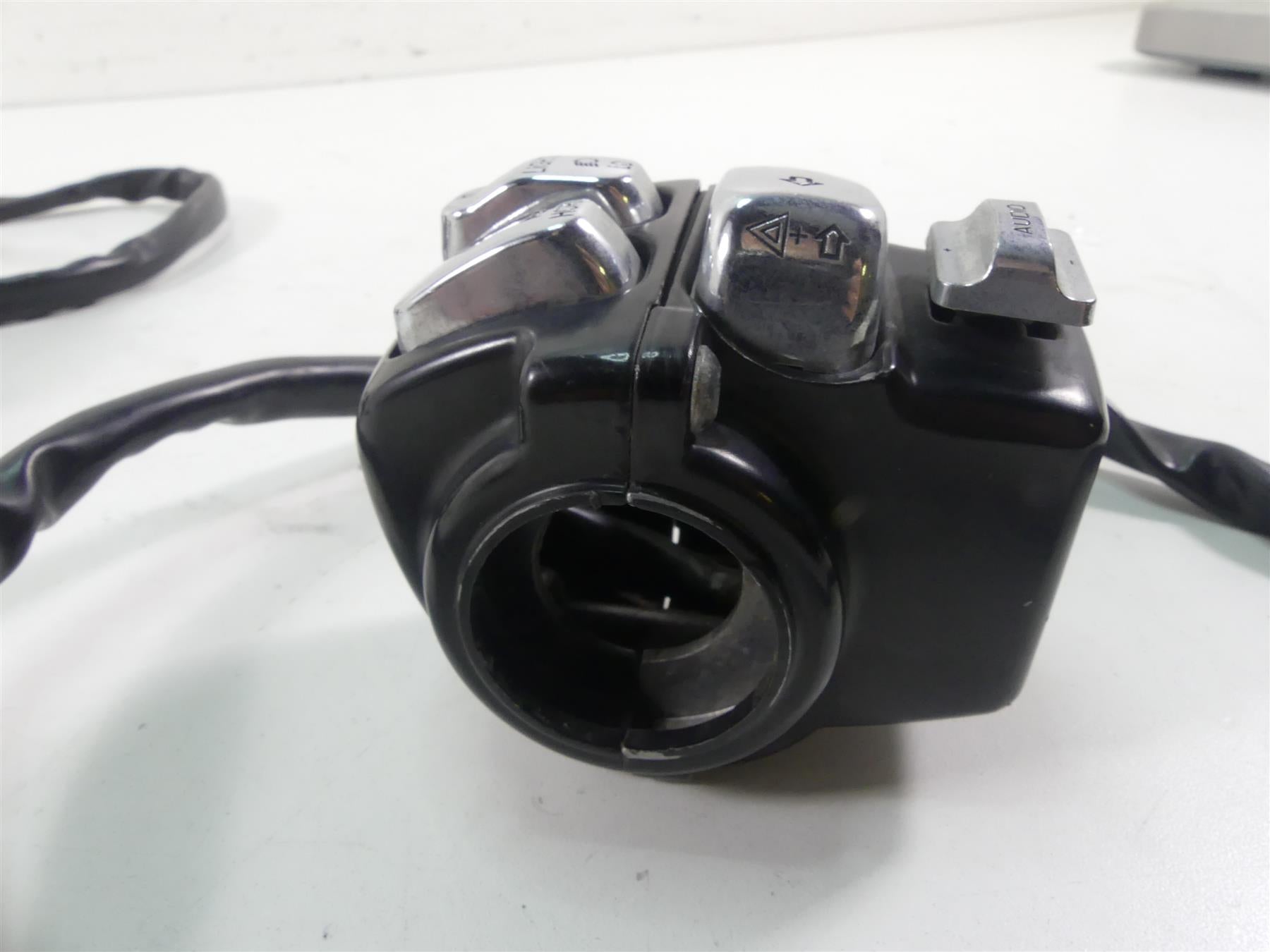 1998 Harley Touring FLHTC Electra Glide Left Right Hand Control Switch 71682-06 {{ shop.shopifyCountryName }} - Mototech271