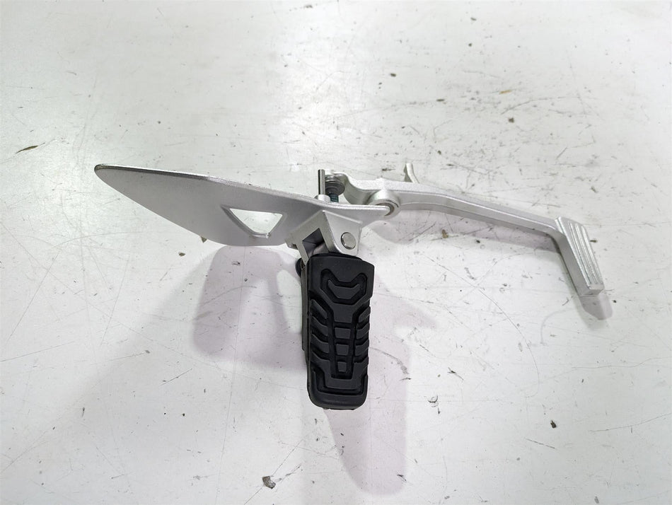 2022 BMW R1250 RT K052 Right Front Footpeg & Brake Pedal Set 35218534746 {{ shop.shopifyCountryName }} - Mototech271