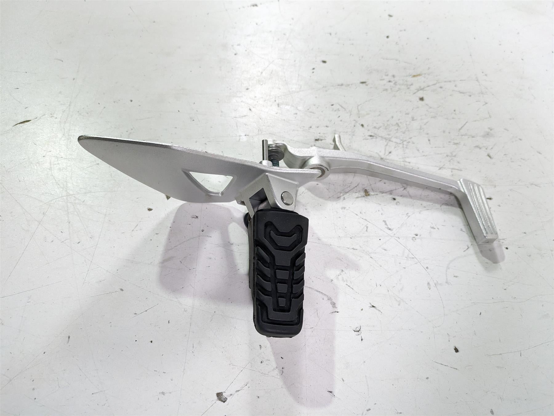 2022 BMW R1250 RT K052 Right Front Footpeg & Brake Pedal Set 35218534746 | Mototech271