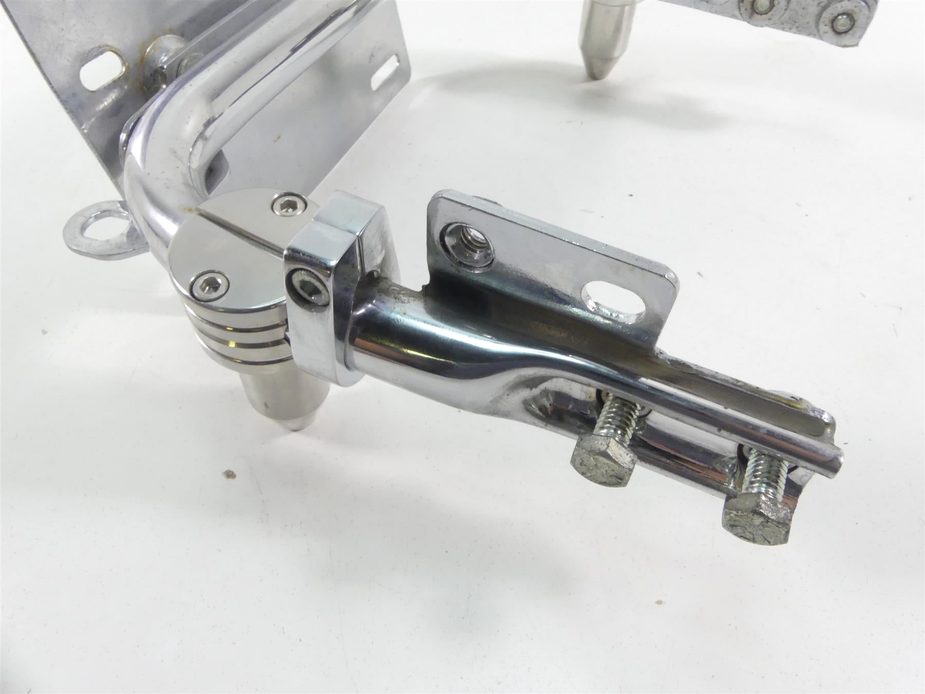 2004 Harley FLHTC SE CVO Electra Glide Rear Chrome License Plate Holder 53422-97 {{ shop.shopifyCountryName }} - Mototech271