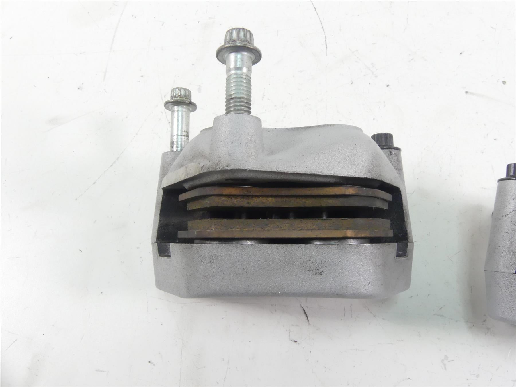 2004 Harley Softail FXSTD SE CVO Deuce Front Brake Caliper Set 44381-99 44382-99 {{ shop.shopifyCountryName }} - Mototech271