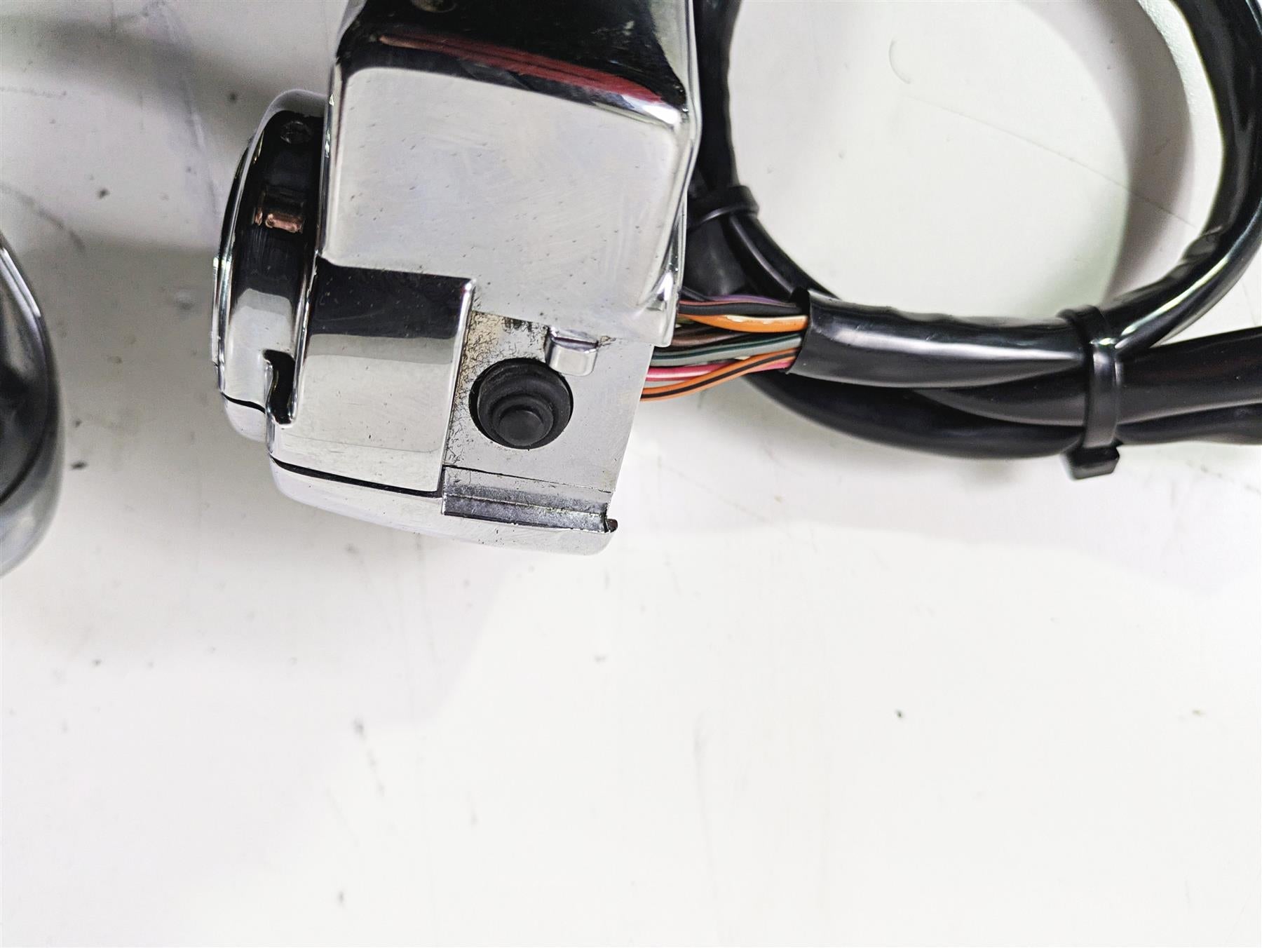 2007 Harley Touring FLHTCU SE CVO E-Glide Chrome Hand Control Switches 71682-06A {{ shop.shopifyCountryName }} - Mototech271