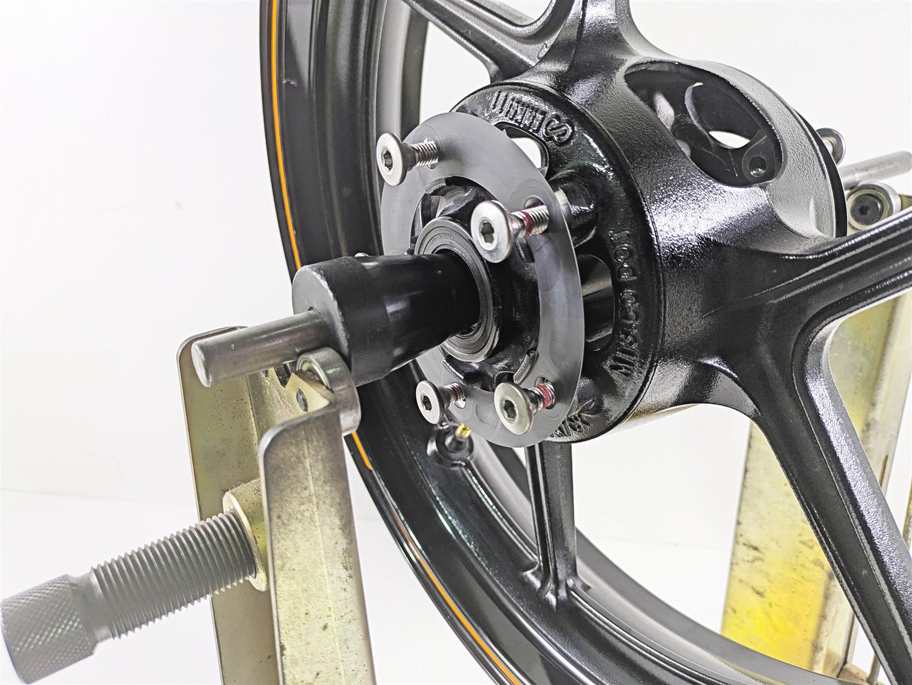 2020 Kawasaki ZX6R ZX636 Ninja Front Wheel Rim Strgt 17x3.5 Enkei 41073-0728-18F {{ shop.shopifyCountryName }} - Mototech271