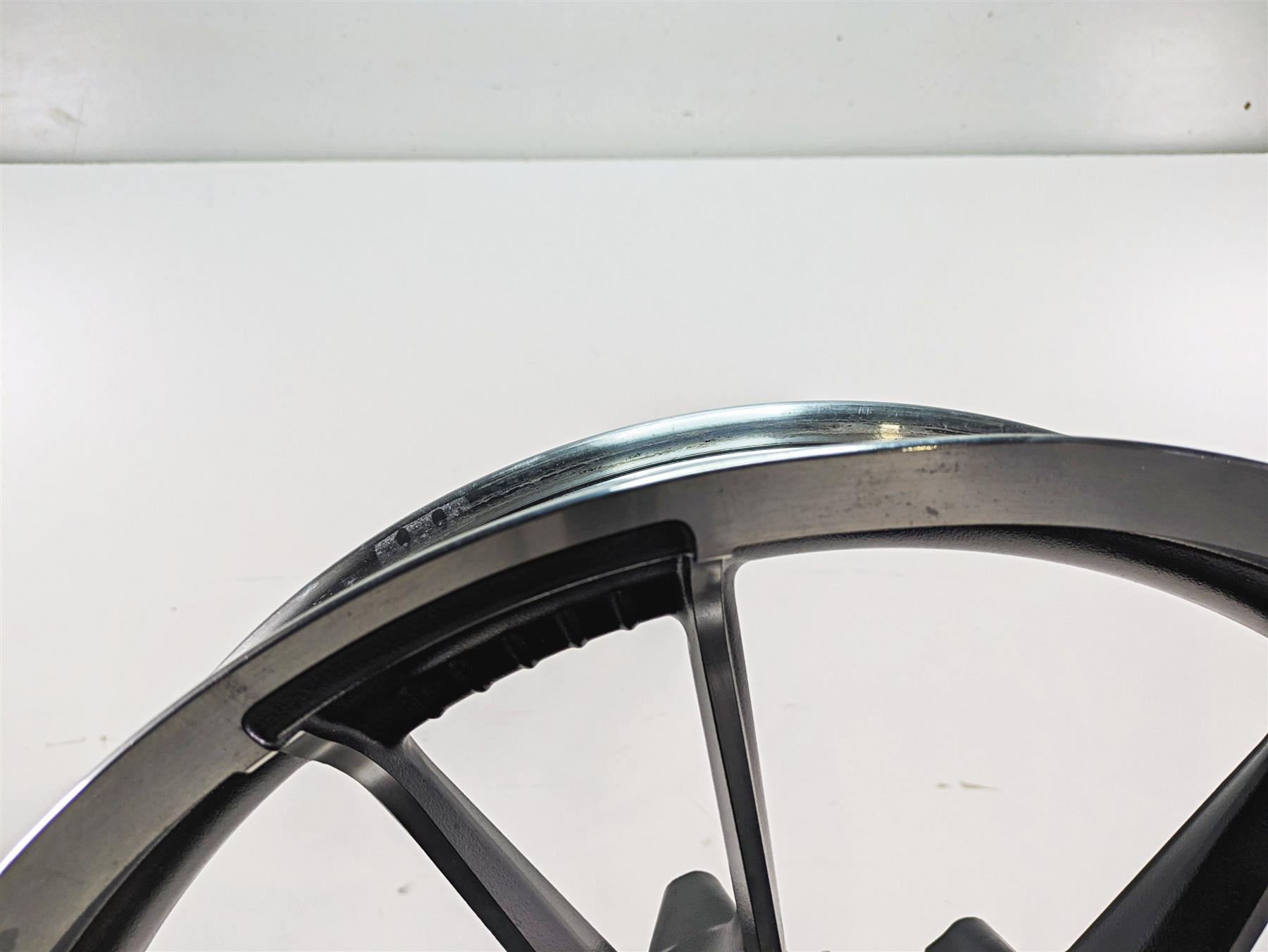 2020 Harley Touring FLHX Street Glide 19x3.5 Enforcer Front Wheel -Read 43300336 {{ shop.shopifyCountryName }} - Mototech271