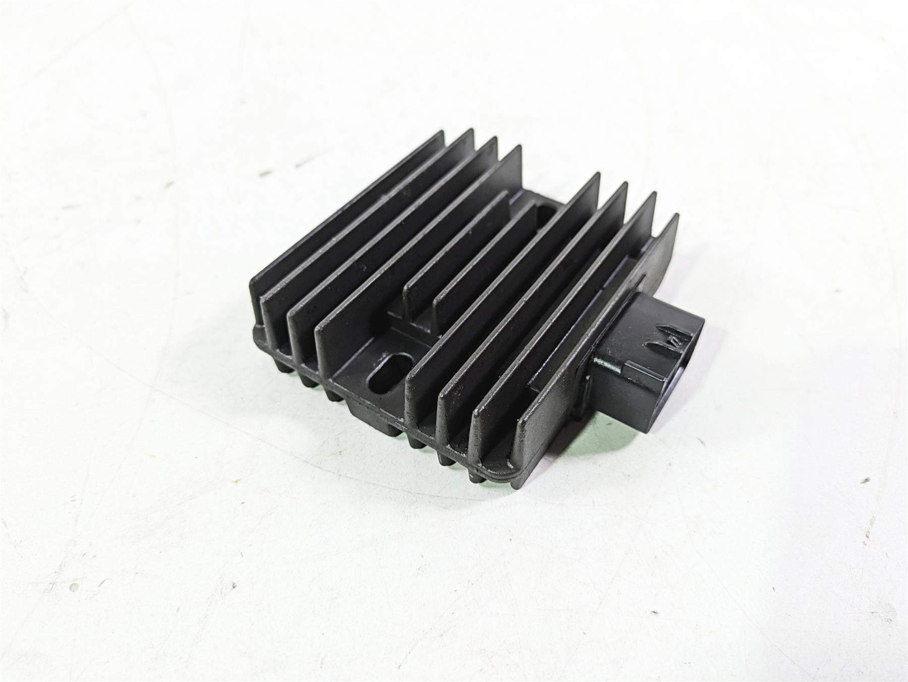 2004 Yamaha XVZ1300 Royal Star Rectifier Voltage Regulator 4XY-81960-00-00 SH678-11 {{ shop.shopifyCountryName }} - Mototech271