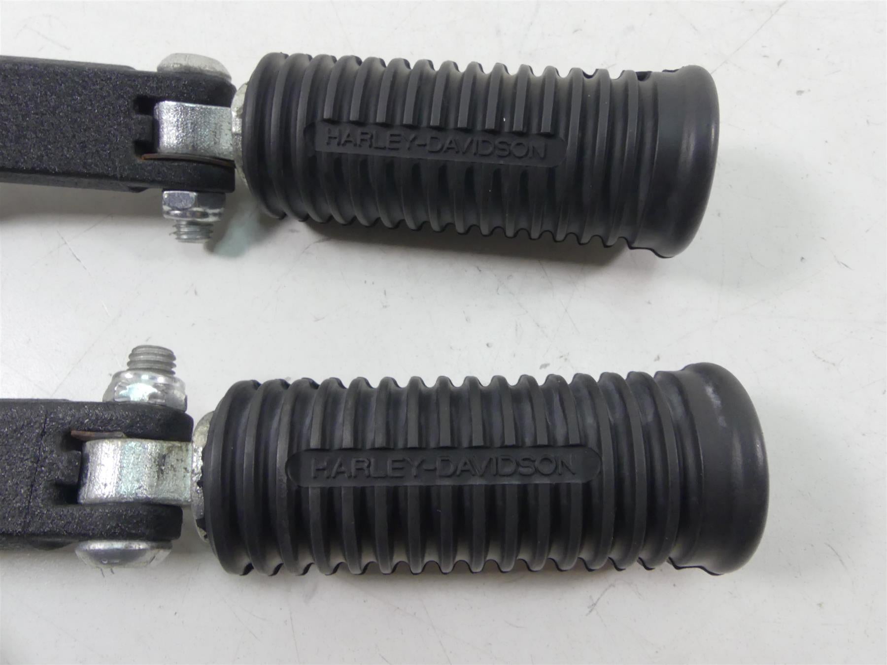 2014 Harley FXDL Dyna Low Rider Passenger Footpeg Foot Pegs 49224-06A 49230-06 {{ shop.shopifyCountryName }} - Mototech271