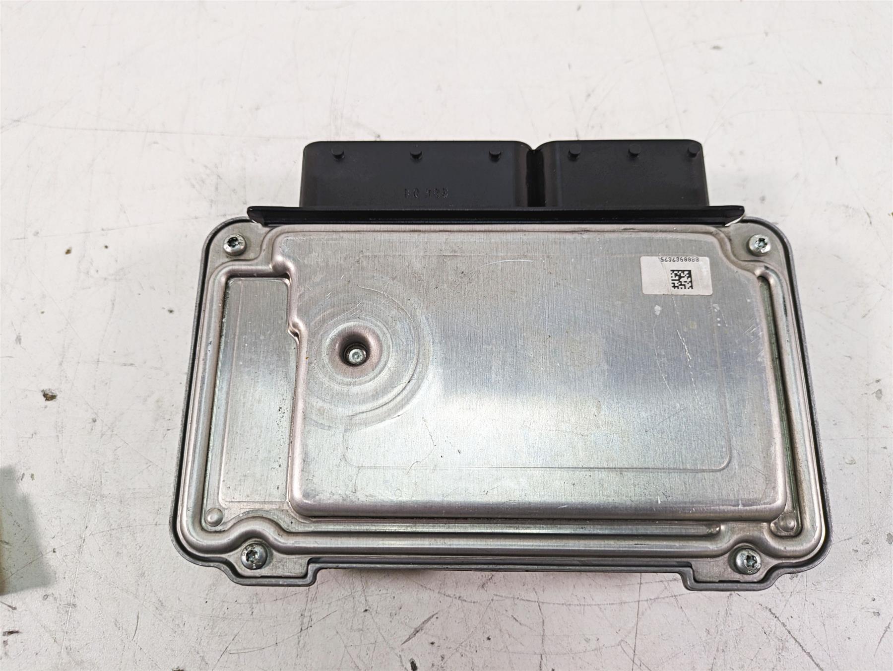 2007 BMW R1200RT K26 Cdi Ecm Ignition Switch Key Lock Set 7704861 51257700072 {{ shop.shopifyCountryName }} - Mototech271