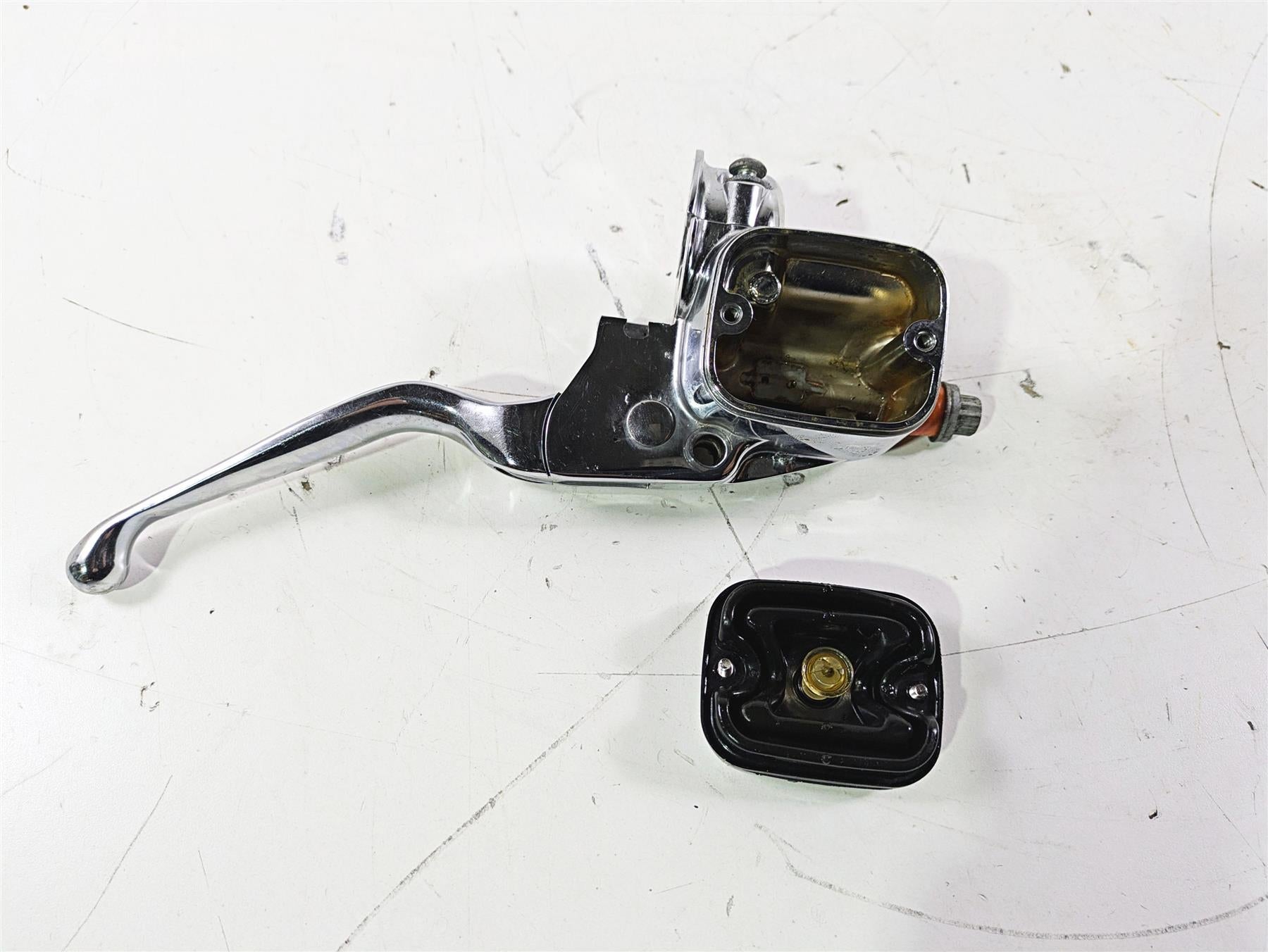 2007 Harley FXDWG Dyna Wide Glide Front Brake Master Cylinder 9/16 45029-11D {{ shop.shopifyCountryName }} - Mototech271