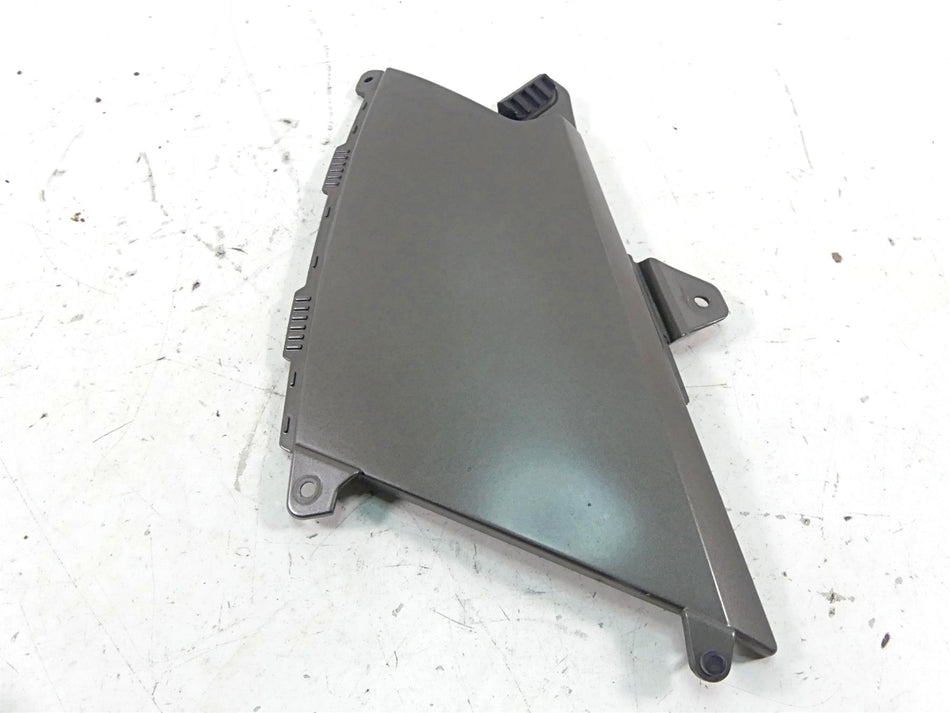 2009 BMW R1200 GS K25 Left Between Leg Side Cover Fairing 46637693433 {{ shop.shopifyCountryName }} - Mototech271