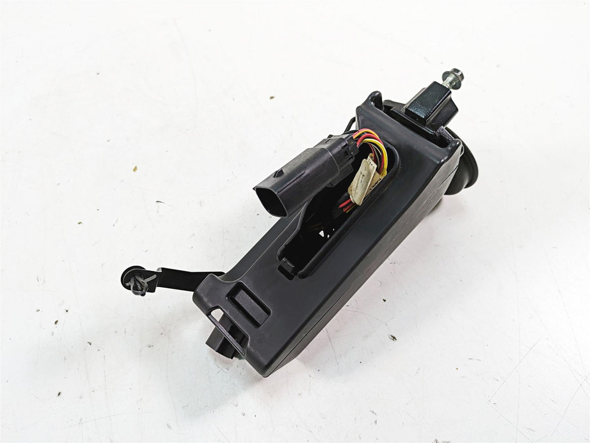 2020 Harley Softail FXBB Street Bob Horn + Media Usb Wiring Box 69201654 {{ shop.shopifyCountryName }} - Mototech271