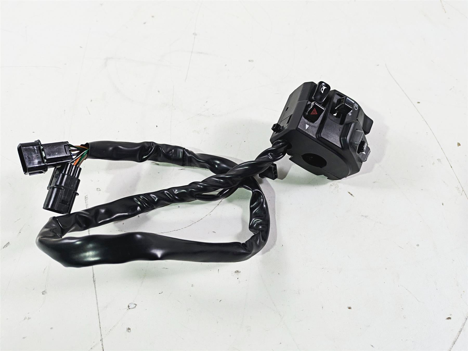 2024 Kawasaki ZX6R ZX636 Ninja Left Hand Turn Signal Control Switch 46091-0624 {{ shop.shopifyCountryName }} - Mototech271