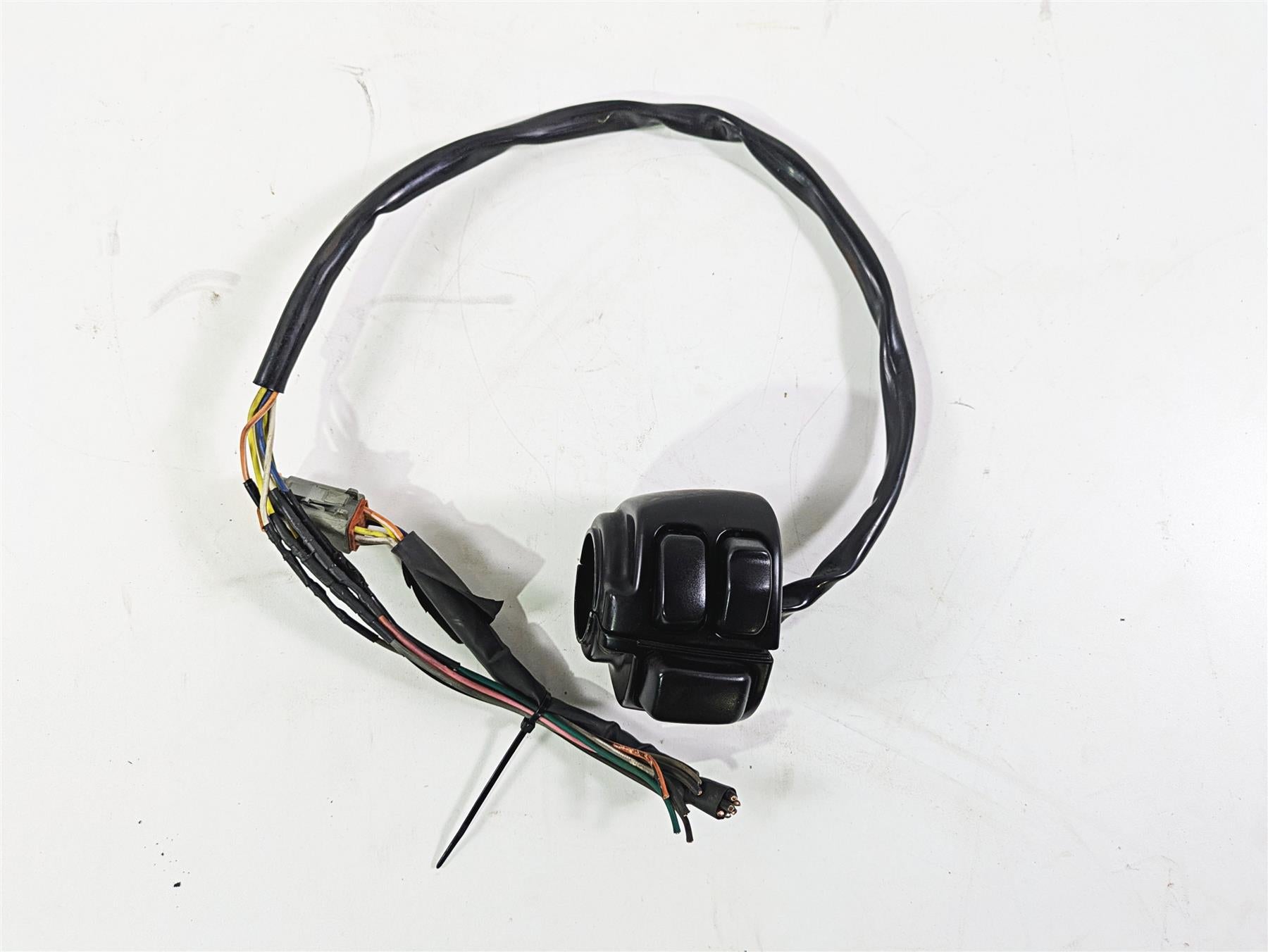 2005 Harley Touring FLHRI Road King Left Hand Control Switch 71597-96B {{ shop.shopifyCountryName }} - Mototech271