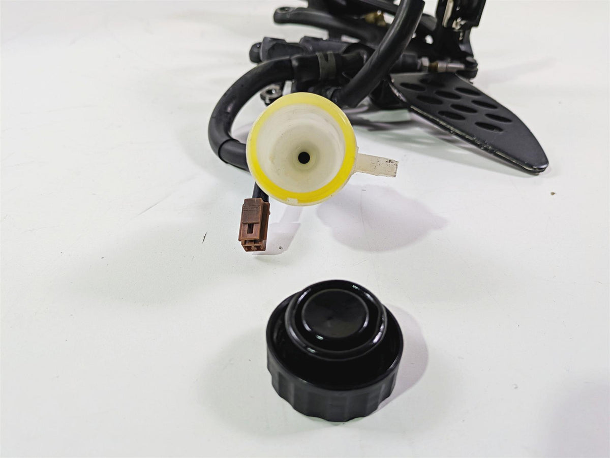 2002 Yamaha YZFR1 R1 Right Footpeg + Master & Caliper Set - Read 5JJ-27420-01 {{ shop.shopifyCountryName }} - Mototech271