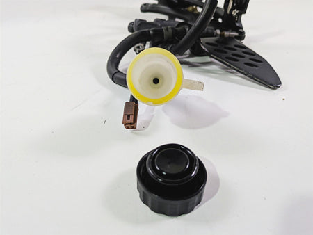 2002 Yamaha YZFR1 R1 Right Footpeg + Master & Caliper Set - Read 5JJ-27420-01 {{ shop.shopifyCountryName }} - Mototech271