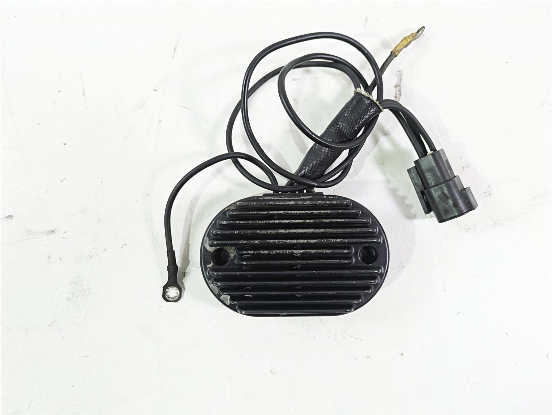 2004 Harley FLSTCI Softail Heritage Rectifier Voltage Regulator 74540-01 {{ shop.shopifyCountryName }} - Mototech271