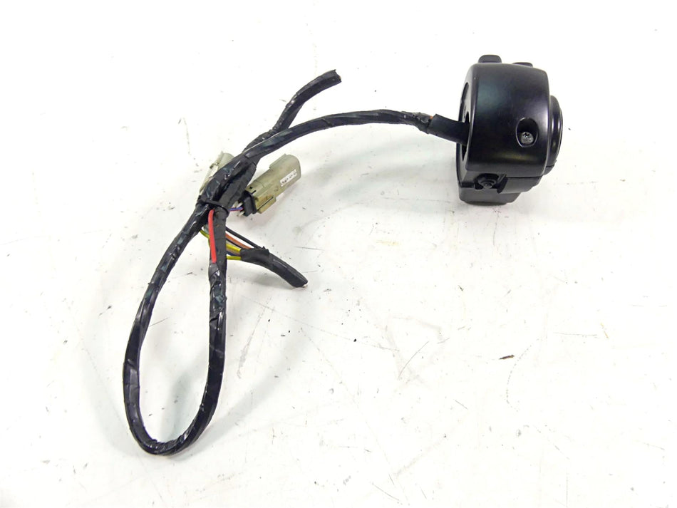 2010 Harley Touring FLHRC Road King Left Hand Control Switch 71682-06A 71685-06A {{ shop.shopifyCountryName }} - Mototech271