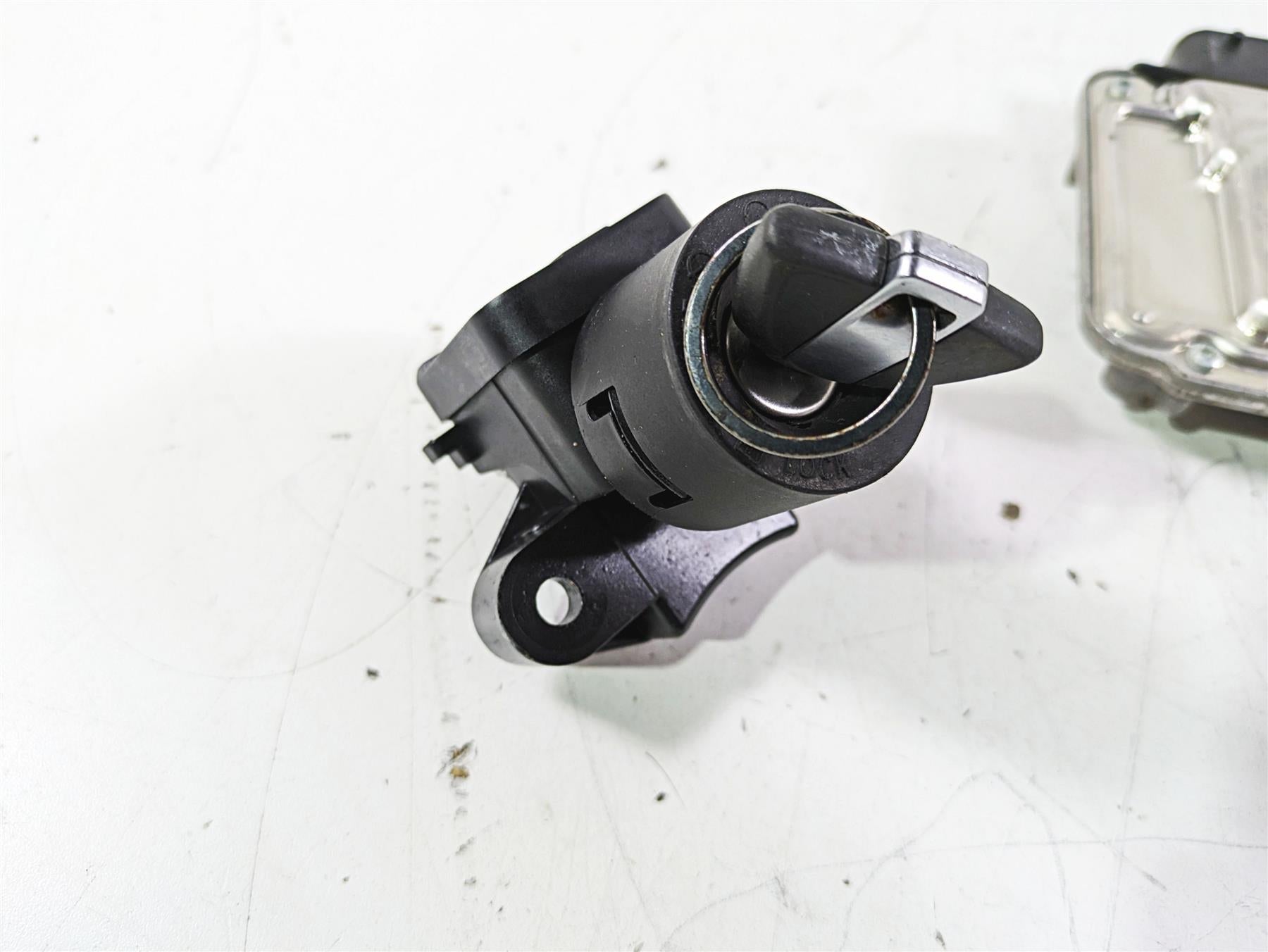2017 BMW S1000R K47 Cdi Ecm Module & Key Ignition Switch Lock Set 8354916 {{ shop.shopifyCountryName }} - Mototech271