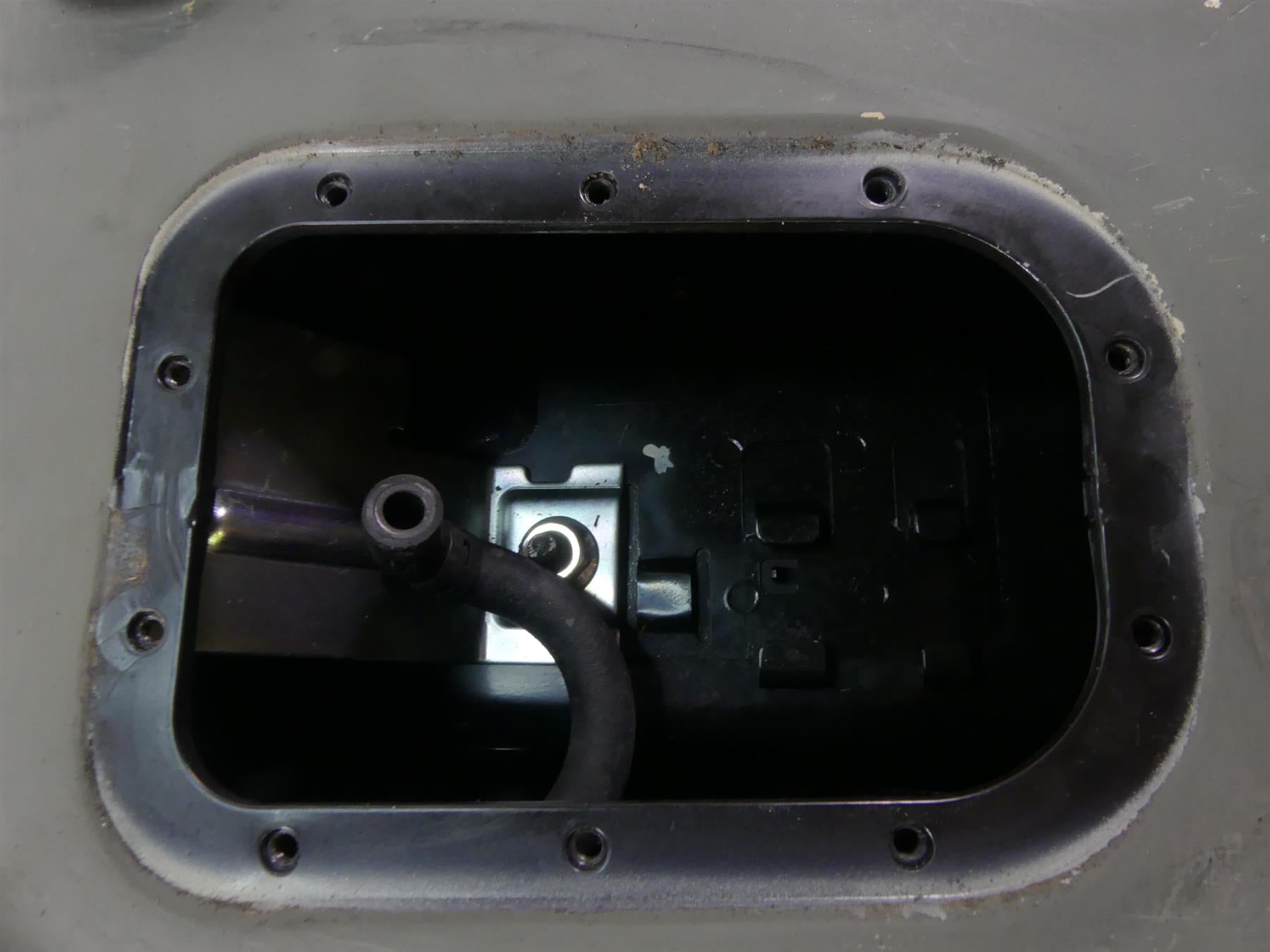 2015 Harley FLS Softail Slim Fuel Gas Petrol Tank Reservoir 61000692 {{ shop.shopifyCountryName }} - Mototech271