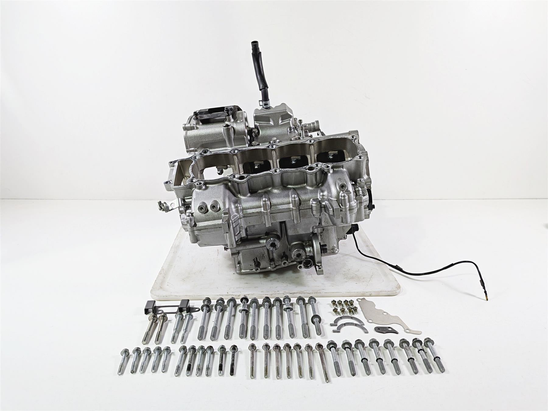 2016 Yamaha YZF R1 RN32 N527E Engine Motor Crank Case Crankcase Set 2CR-15100-17-00 {{ shop.shopifyCountryName }} - Mototech271