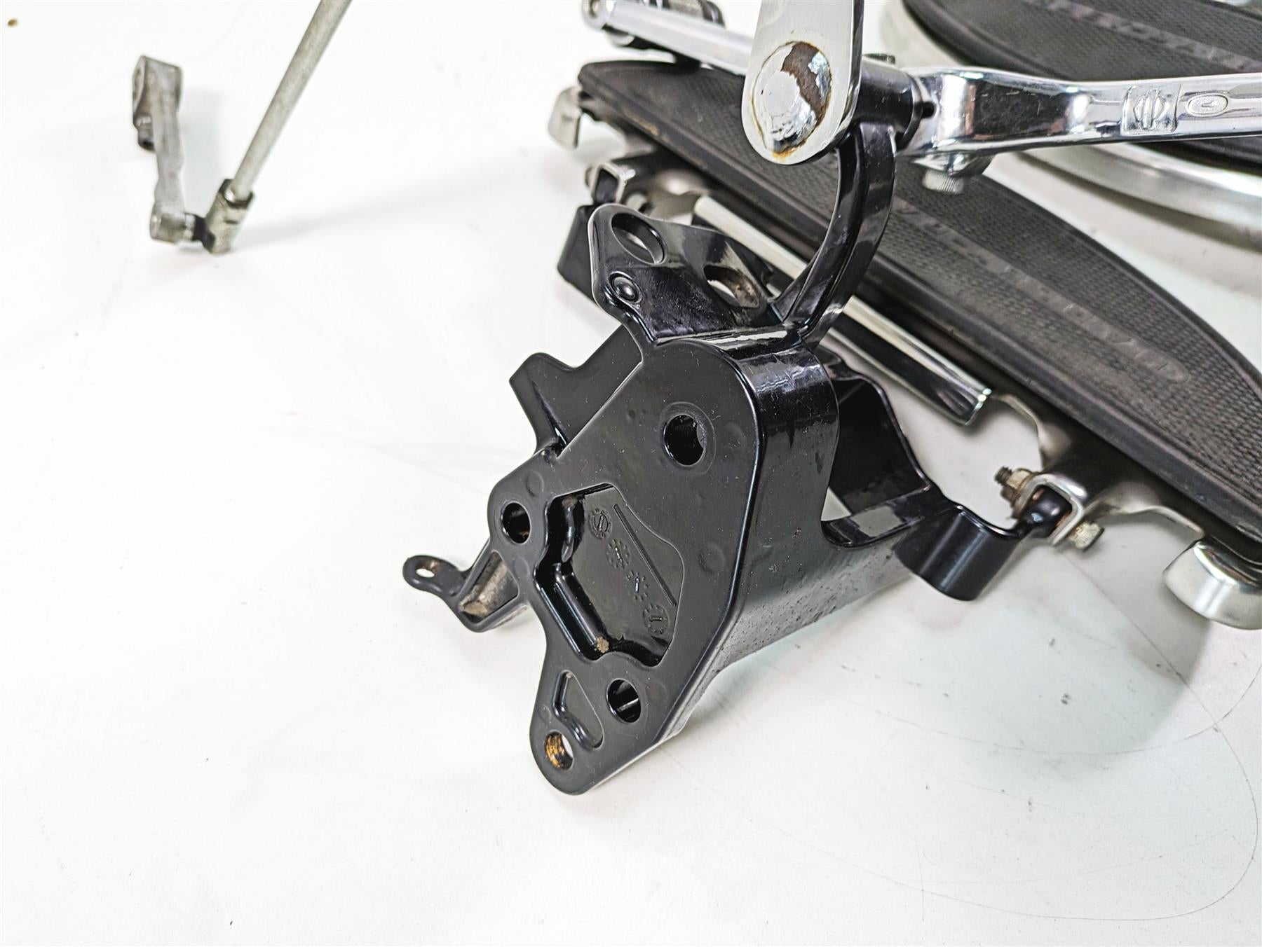 2013 Harley Softail FLSTC Heritage Classic Front Floorboard Lever Set 33630-07A {{ shop.shopifyCountryName }} - Mototech271